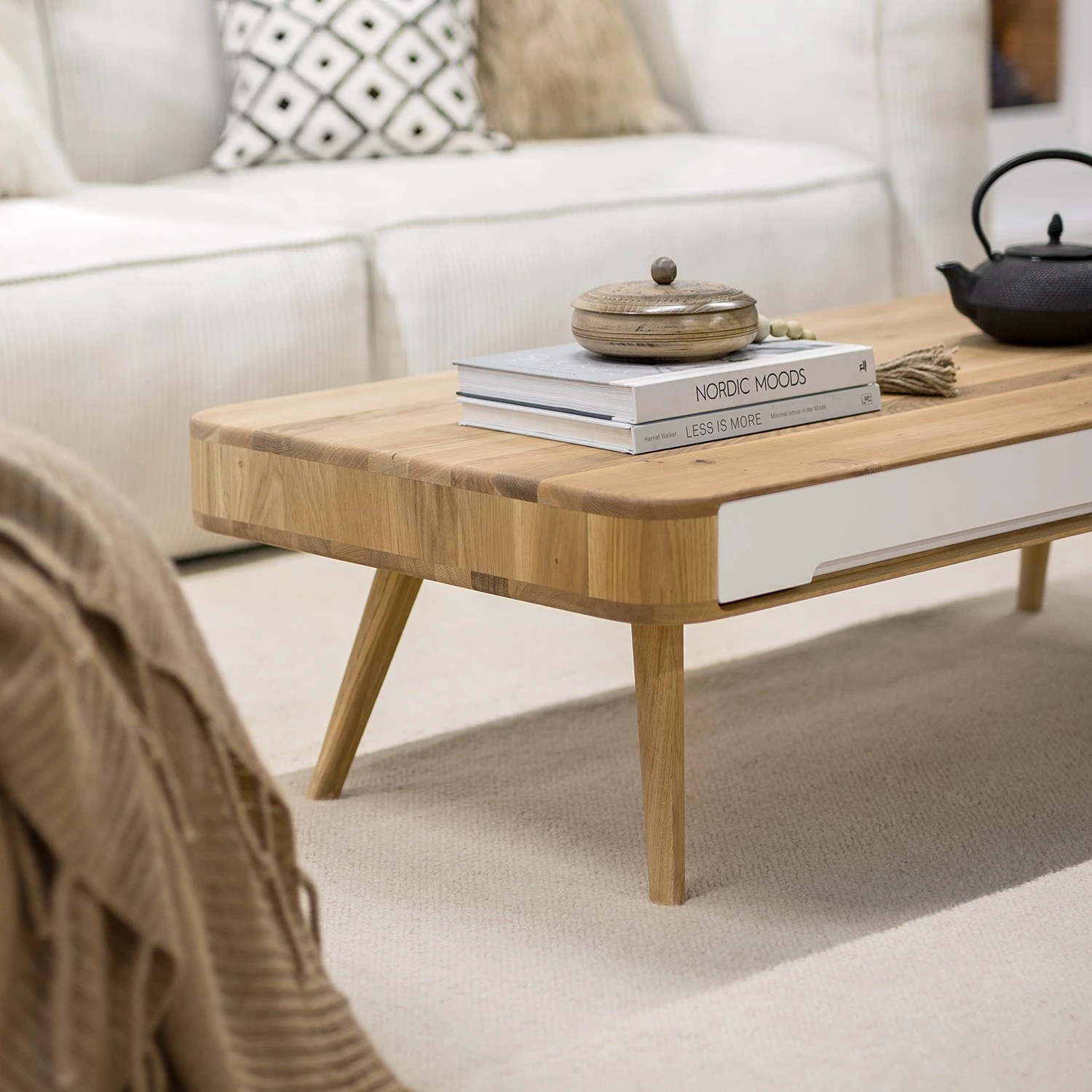 Studio Copenhagen Couchtisch Loca II - Wildeiche teilmassiv - Wildeiche / Weiß 14 Studio Copenhagen Couchtisch Loca II - Wildeiche teilmassiv - Wildeiche / Weiß – Bild 14