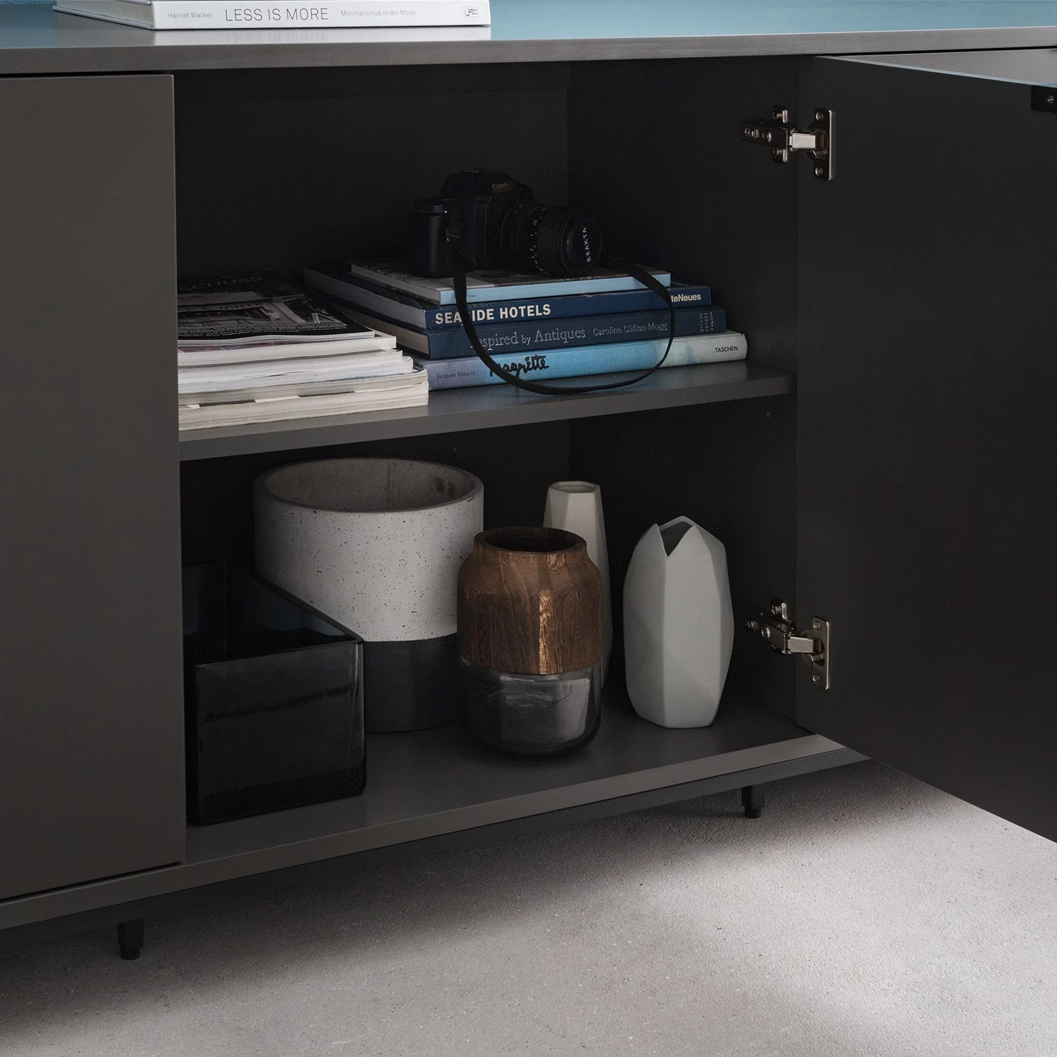 Studio Copenhagen Sideboard Harma I - Dunkelgrau 13 Studio Copenhagen Sideboard Harma I - Dunkelgrau – Bild 13