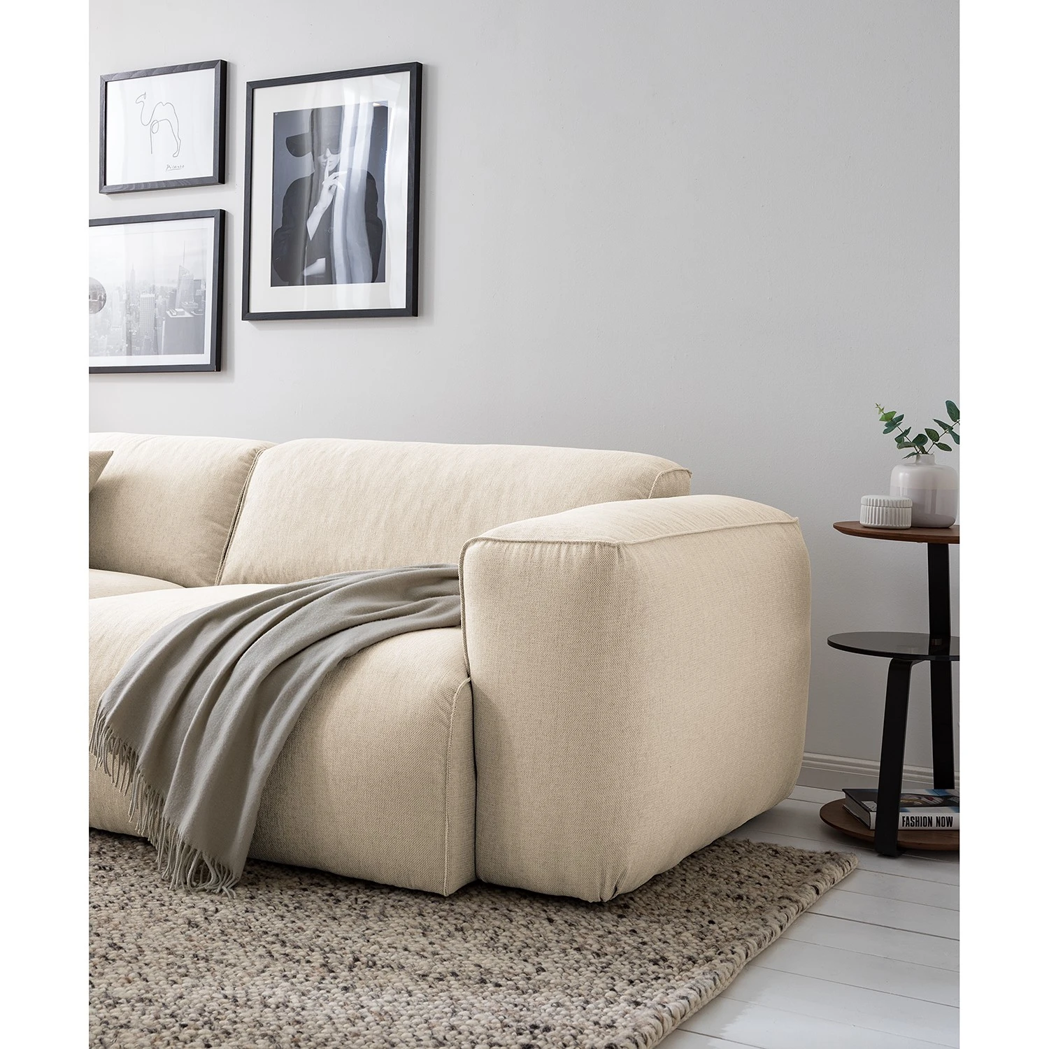 Studio Copenhagen 3-Sitzer Sofa HUDSON - Webstoff Saia: Beige 6 Studio Copenhagen 3-Sitzer Sofa HUDSON - Webstoff Saia: Beige – Bild 6