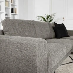 Fredriks Ecksofa Summer - Webstoff Madu: Hellgrau - Longchair davorstehend rechts - Ohne Schlaffunktion -Wohnzimmermöbel boutique en ligne 1000012445 220802 070 DETAILS P000000001000012445
