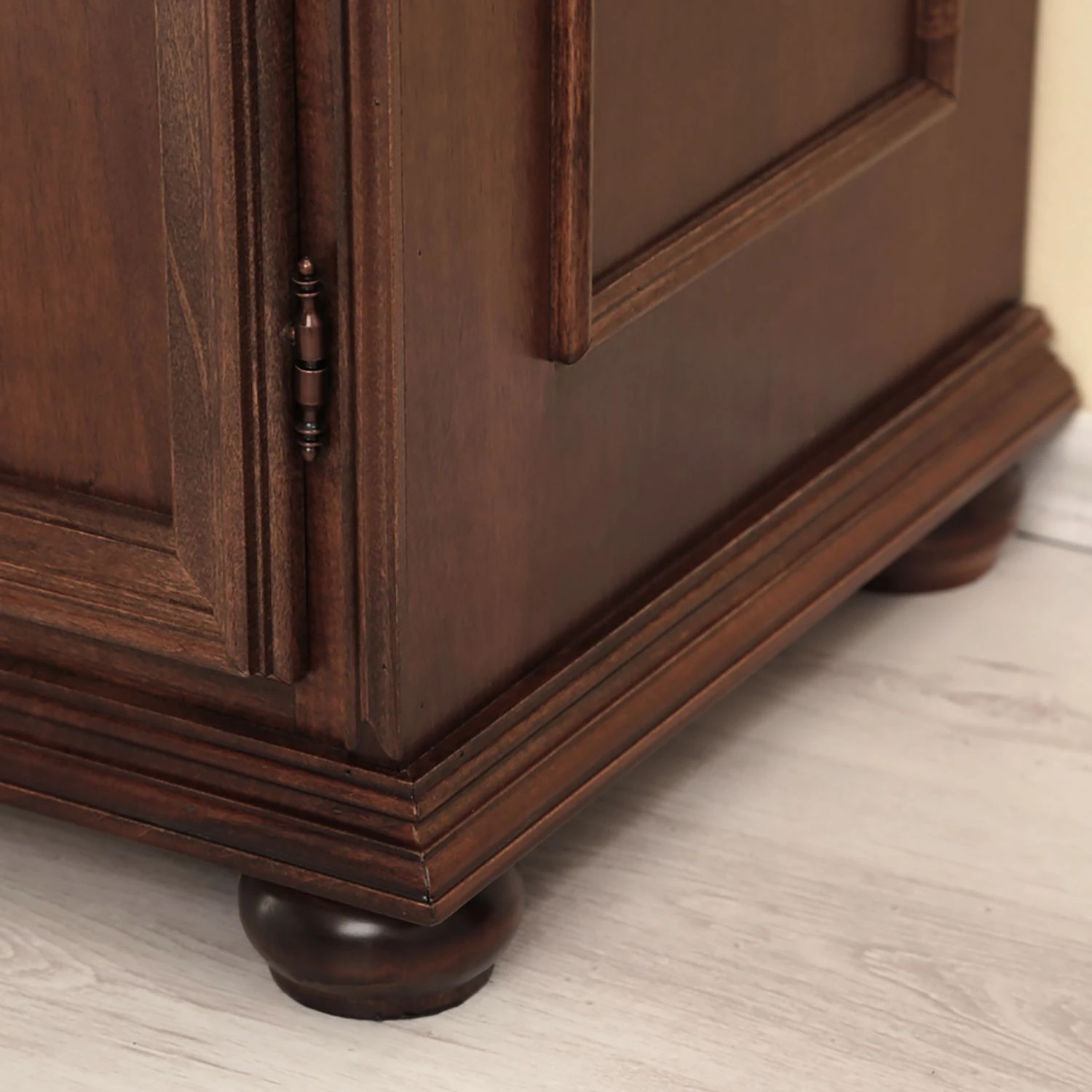 Montreux Sideboard Arabella I - Ayous teilmassiv - Antikbraun 12 Montreux Sideboard Arabella I - Ayous teilmassiv - Antikbraun – Bild 12