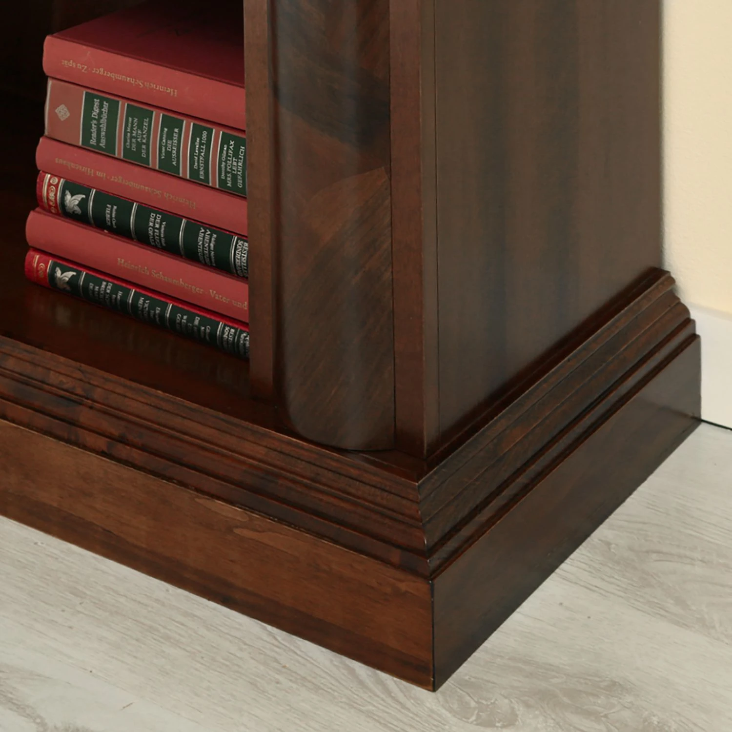 Montreux Mehrzweckregal Materro I - Echtholzfurnier - Nussbaum Antik 8 Montreux Mehrzweckregal Materro I - Echtholzfurnier - Nussbaum Antik – Bild 8