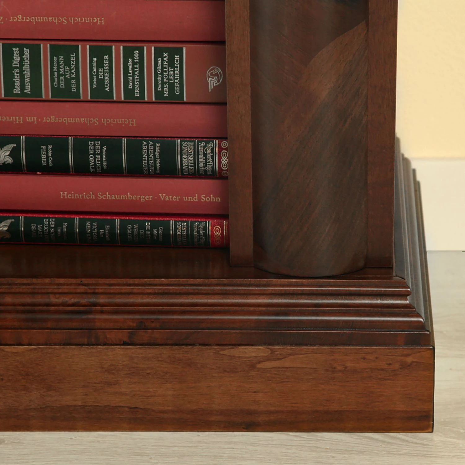 Montreux Mehrzweckregal Materro I - Echtholzfurnier - Nussbaum Antik 12 Montreux Mehrzweckregal Materro I - Echtholzfurnier - Nussbaum Antik – Bild 12