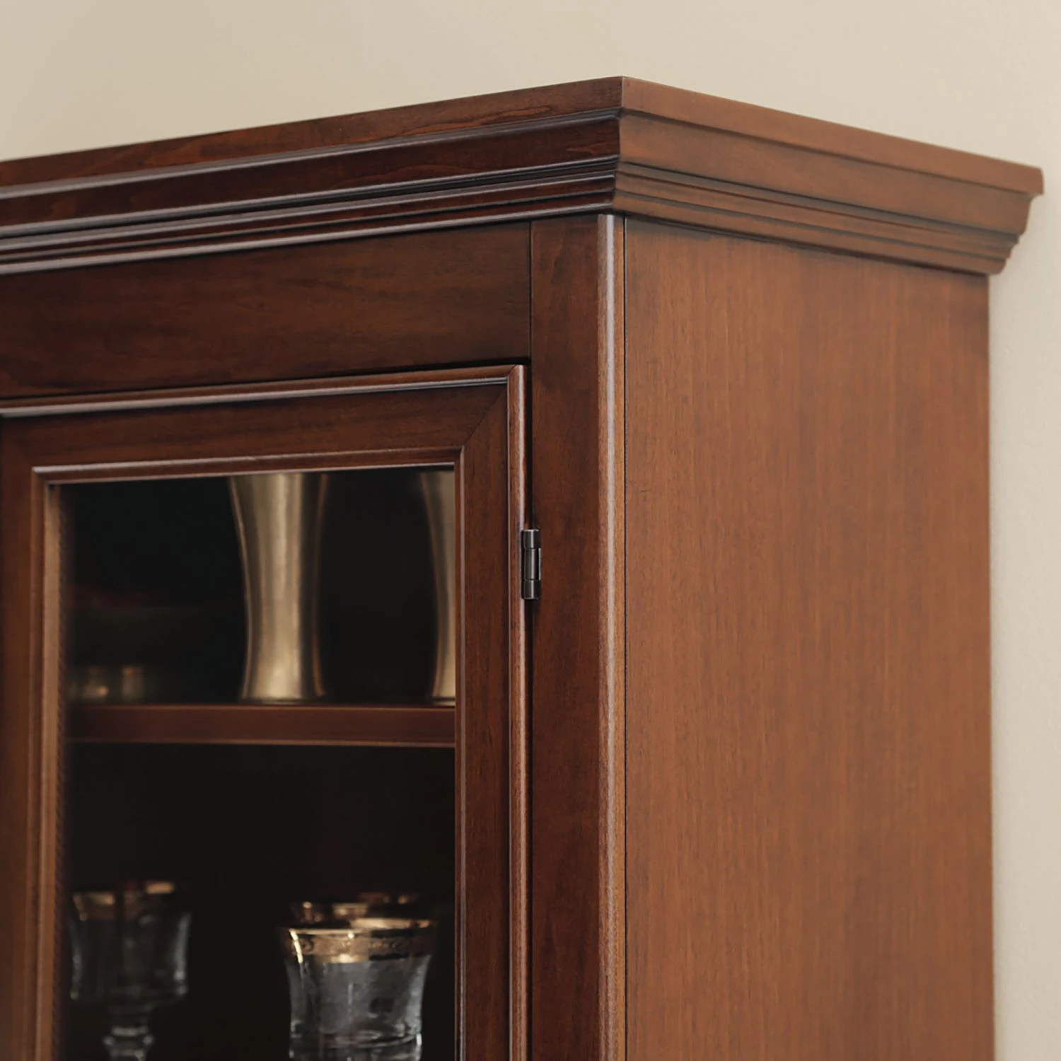 Montreux Vitrinenschrank Siena - Ayous teilmassiv - Antikbraun 7 Montreux Vitrinenschrank Siena - Ayous teilmassiv - Antikbraun – Bild 7