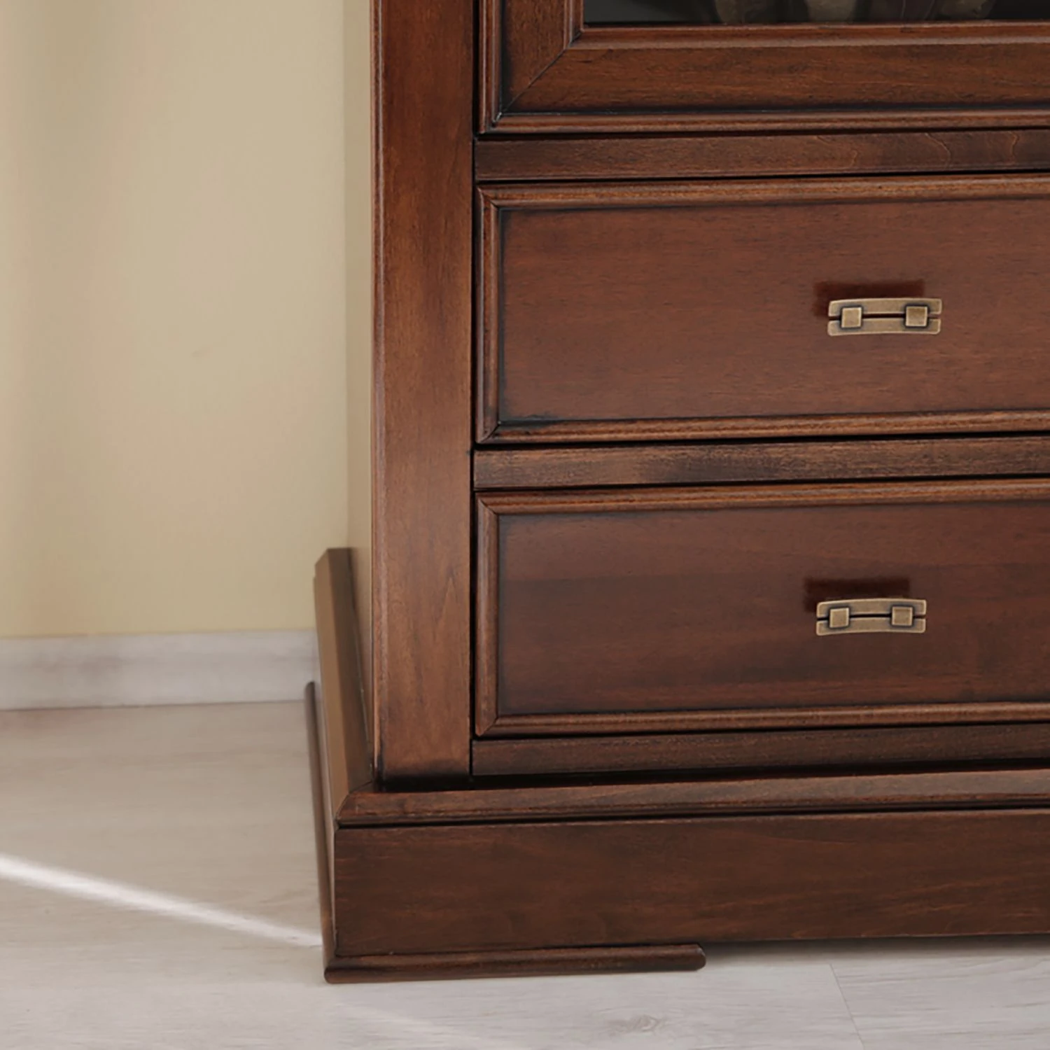 Montreux Vitrinenschrank Siena - Ayous teilmassiv - Antikbraun 10 Montreux Vitrinenschrank Siena - Ayous teilmassiv - Antikbraun – Bild 10