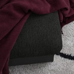 Fredriks Wohnlandschaft Puntiro I - Kunstleder Lilo / Strukturstoff Satur: Schwarz / Anthrazit - Longchair davorstehend links / Ottomane rechts 53 Fredriks Wohnlandschaft Puntiro I - Kunstleder Lilo / Strukturstoff Satur: Schwarz / Anthrazit - Longchair davorstehend links / Ottomane rechts -Wohnzimmermöbel boutique en ligne 1000021540 210614 18402100135 DETAILS P000000001000021540