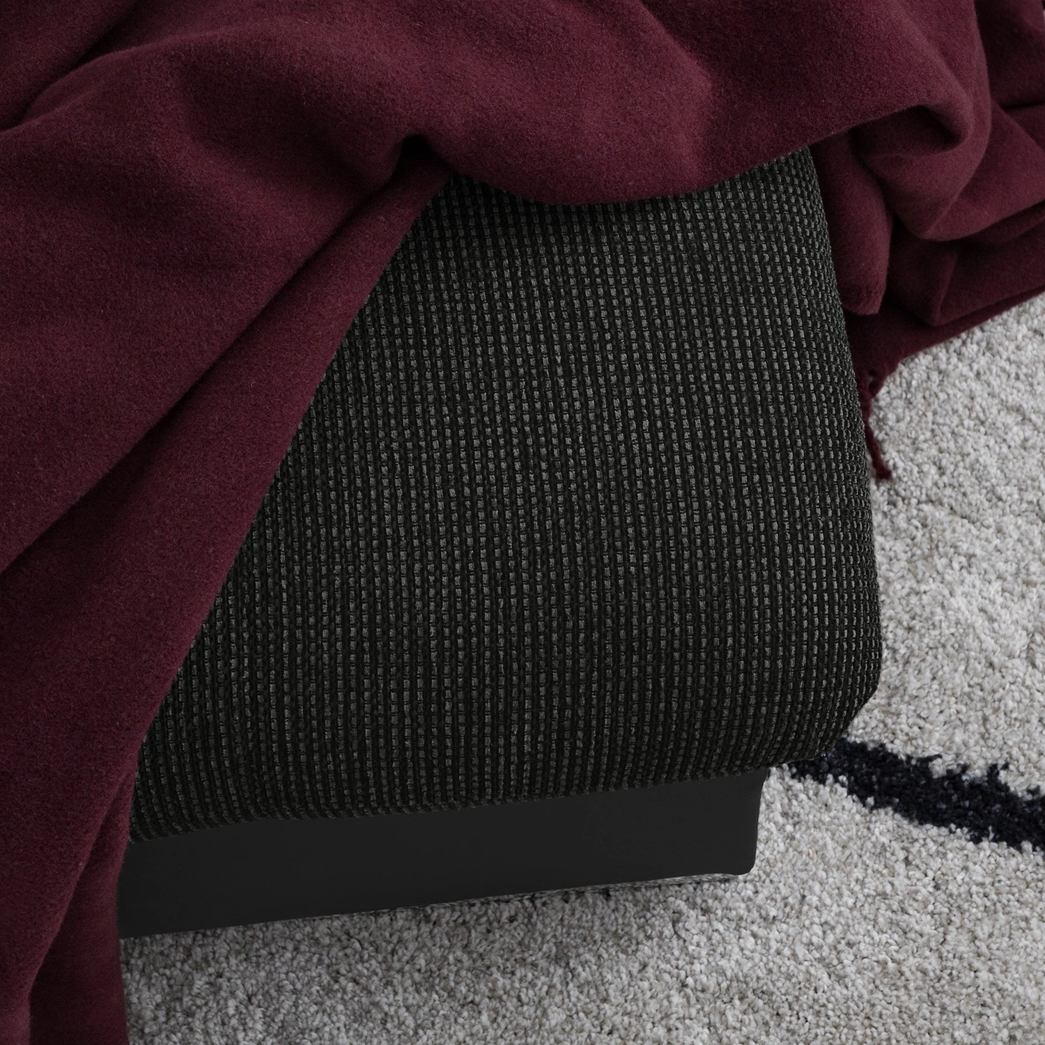 Fredriks Wohnlandschaft Puntiro I - Kunstleder Lilo / Strukturstoff Satur: Schwarz / Anthrazit - Longchair davorstehend links / Ottomane rechts 20 Fredriks Wohnlandschaft Puntiro I - Kunstleder Lilo / Strukturstoff Satur: Schwarz / Anthrazit - Longchair davorstehend links / Ottomane rechts – Bild 20