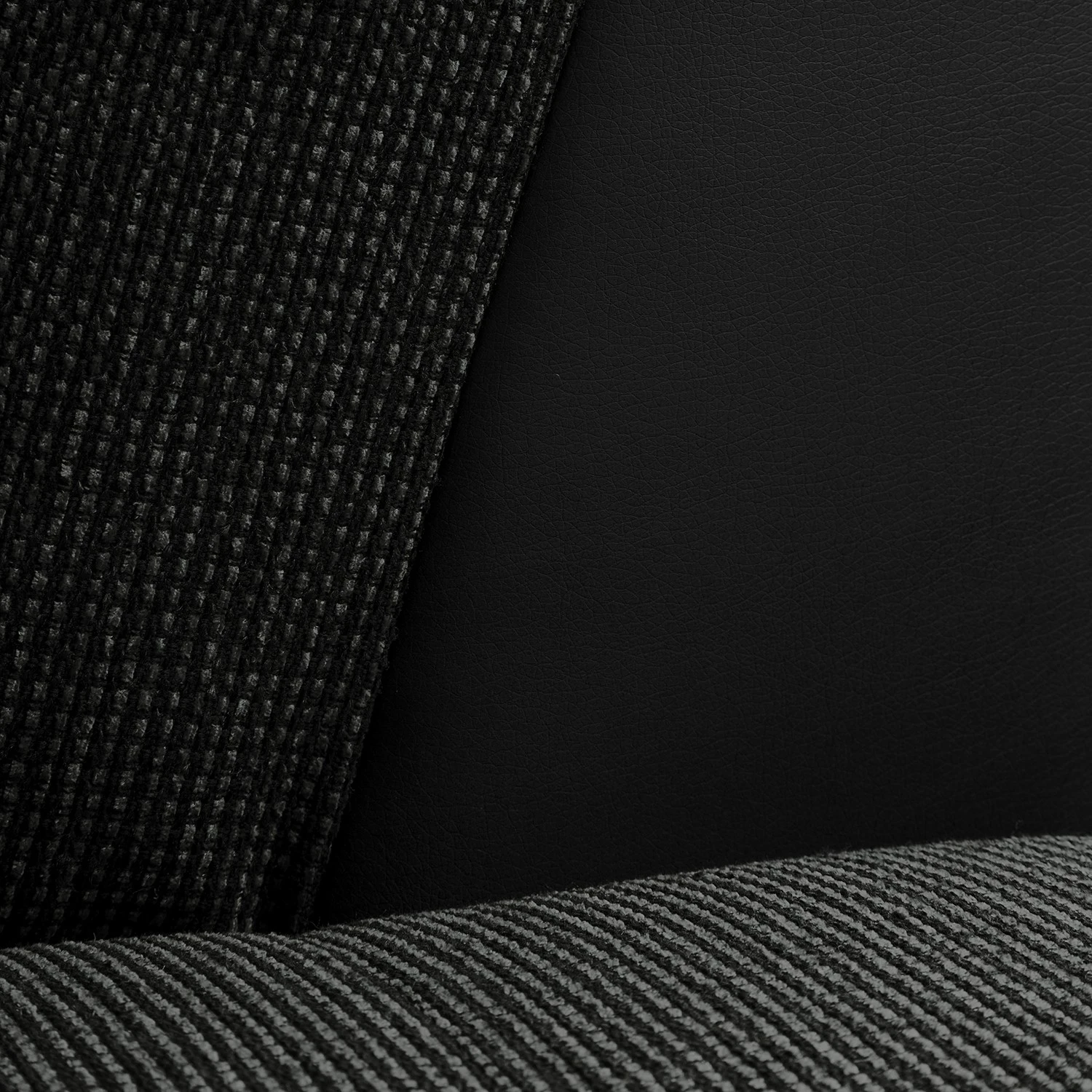 Fredriks Wohnlandschaft Puntiro I - Kunstleder Lilo / Strukturstoff Satur: Schwarz / Anthrazit - Longchair davorstehend links / Ottomane rechts 28 Fredriks Wohnlandschaft Puntiro I - Kunstleder Lilo / Strukturstoff Satur: Schwarz / Anthrazit - Longchair davorstehend links / Ottomane rechts – Bild 28