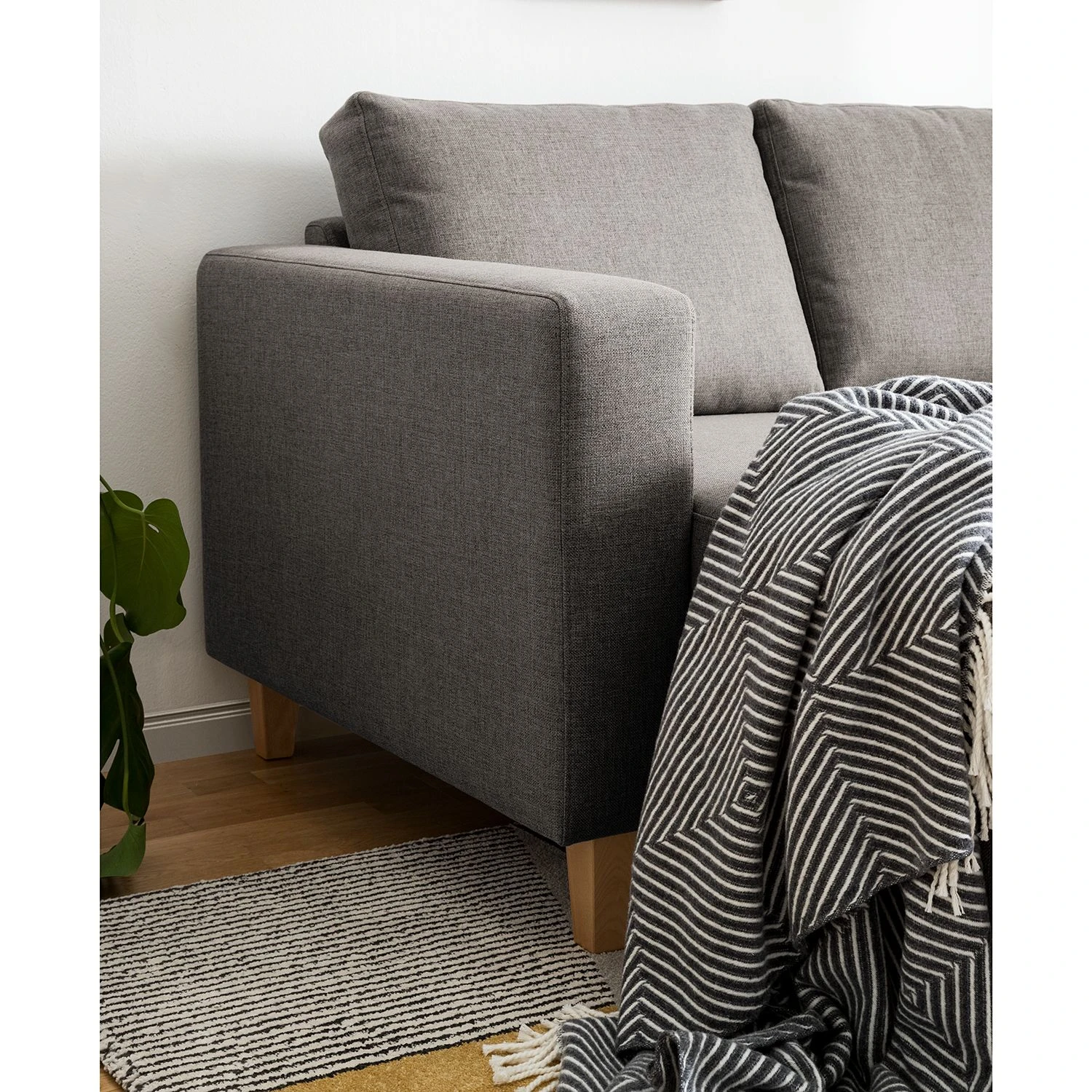 Norrwood Ecksofa MAISON 2-Sitzer mit Longchair - Webstoff Inas: Cubanit - Longchair davorstehend links 8 Norrwood Ecksofa MAISON 2-Sitzer mit Longchair - Webstoff Inas: Cubanit - Longchair davorstehend links – Bild 8