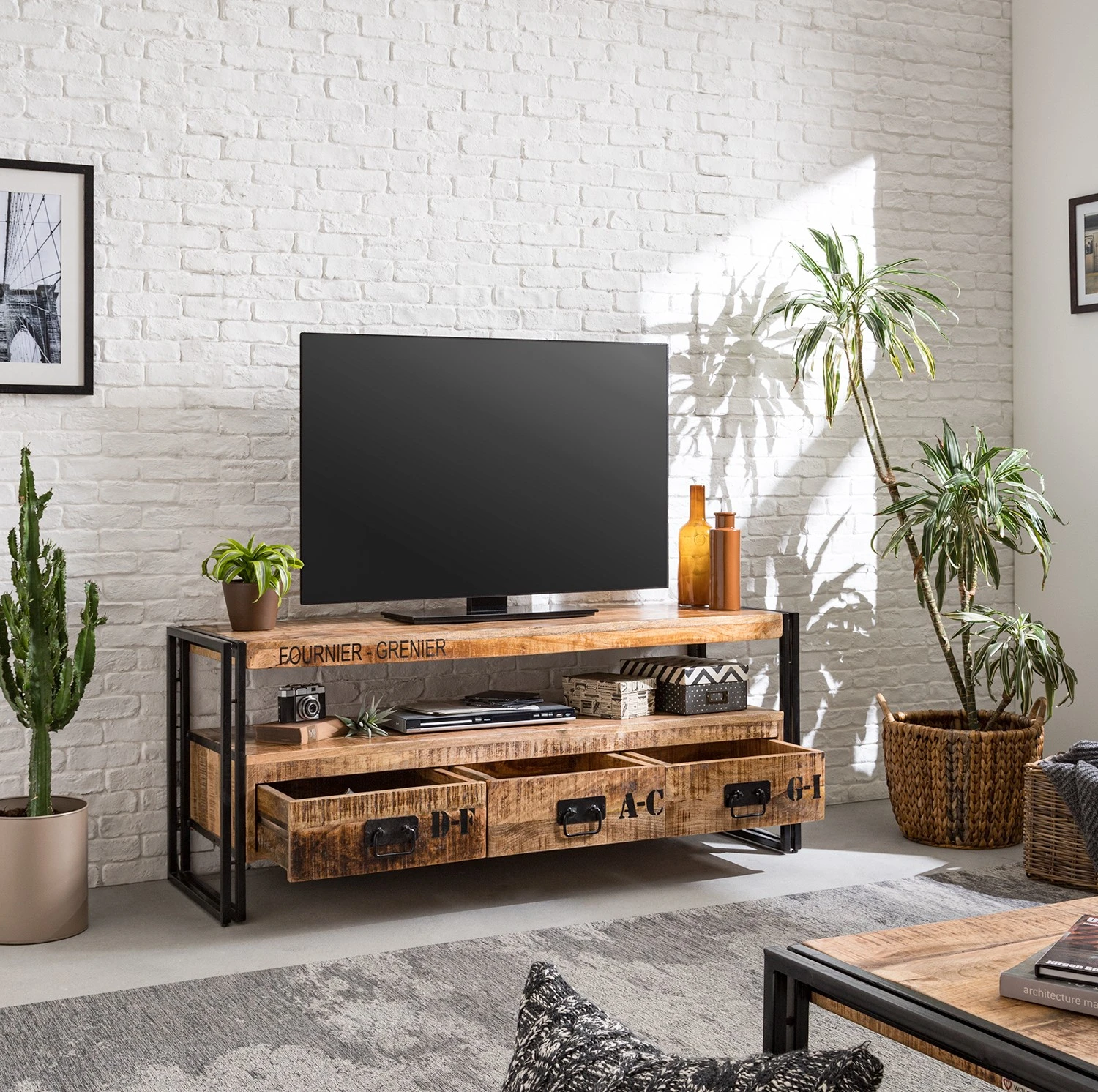 Wolf-Möbel TV-Lowboard Iron - Mango massiv / Eisen 4 Wolf-Möbel TV-Lowboard Iron - Mango massiv / Eisen – Bild 4