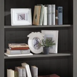 Maison Belfort Regal Bergen III - Kiefer Grau / Kiefer Laugenfarbig 8 Maison Belfort Regal Bergen III - Kiefer Grau / Kiefer Laugenfarbig -Wohnzimmermöbel boutique en ligne 1000104440 211122 08321701089 DETAILS P000000001000104440