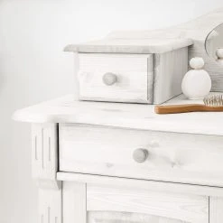 Maison Belfort Vertiko Narva - Kiefer Weiß 17 Maison Belfort Vertiko Narva - Kiefer Weiß -Wohnzimmermöbel boutique en ligne 1000104519 210223 10290300486 DETAILS P000000001000104519