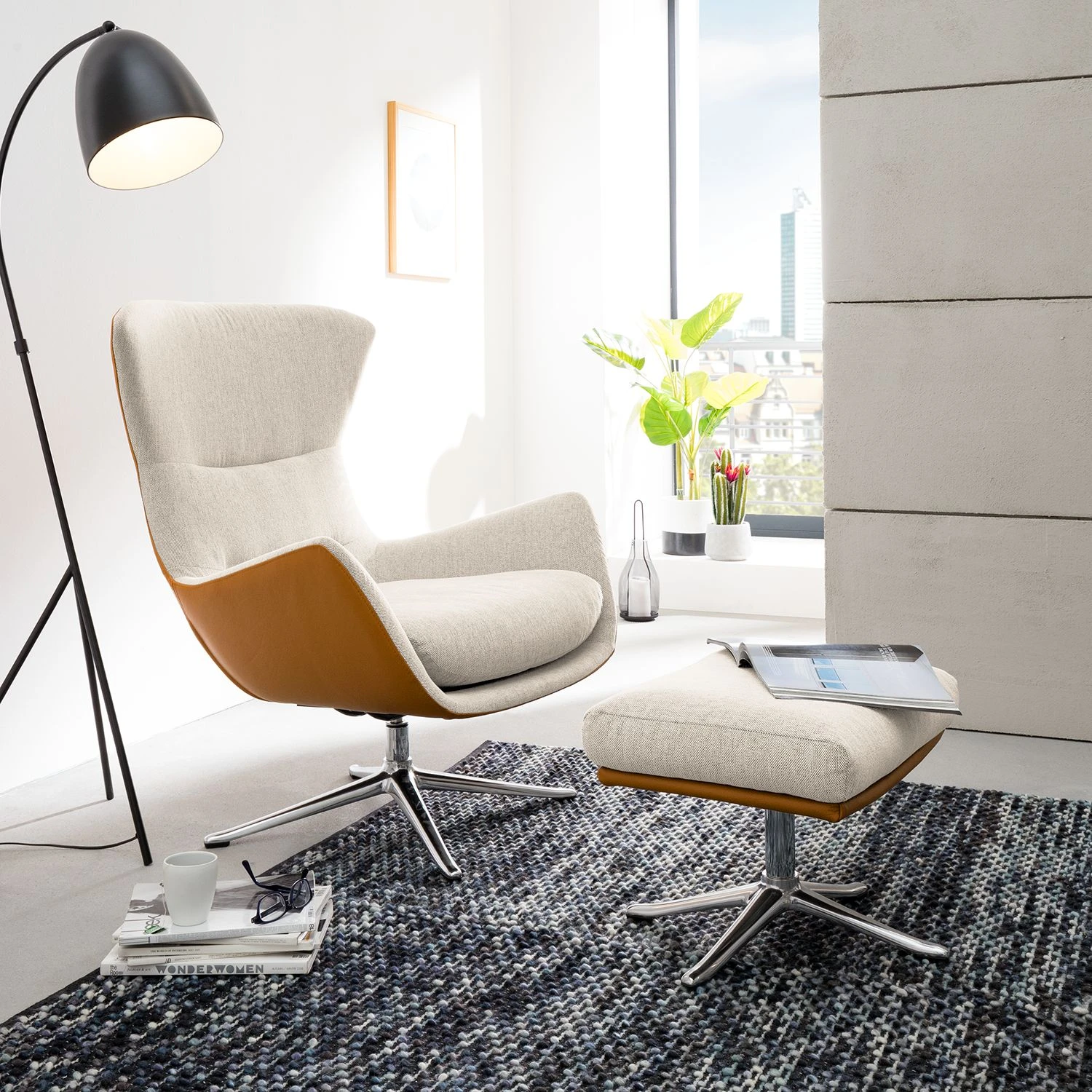 Studio Copenhagen Polsterhocker Hepburn III - Beige / Cognac - Chrom glänzend 2 Studio Copenhagen Polsterhocker Hepburn III - Beige / Cognac - Chrom glänzend – Bild 2