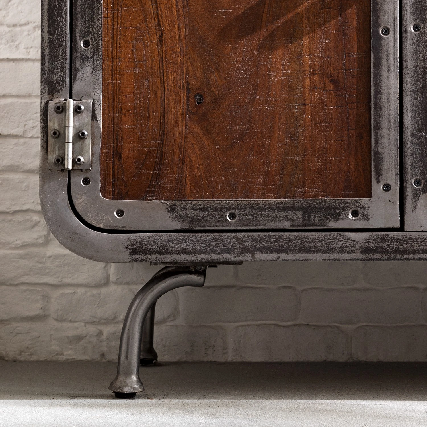 Ars manufacti Sideboard Wharton II - Akazie teilmassiv / Stahl 11 Ars manufacti Sideboard Wharton II - Akazie teilmassiv / Stahl – Bild 11