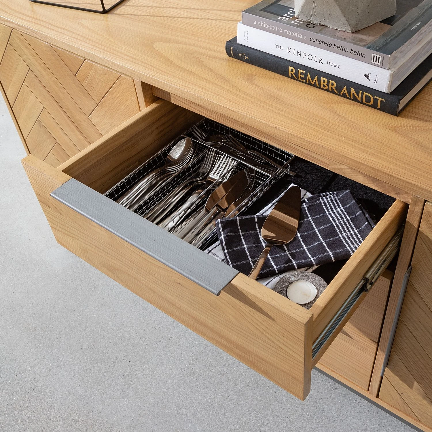 Ars manufacti Sideboard Dharai - Echtholzfurnier / Metall - Eiche / Silber 10 Ars manufacti Sideboard Dharai - Echtholzfurnier / Metall - Eiche / Silber – Bild 10