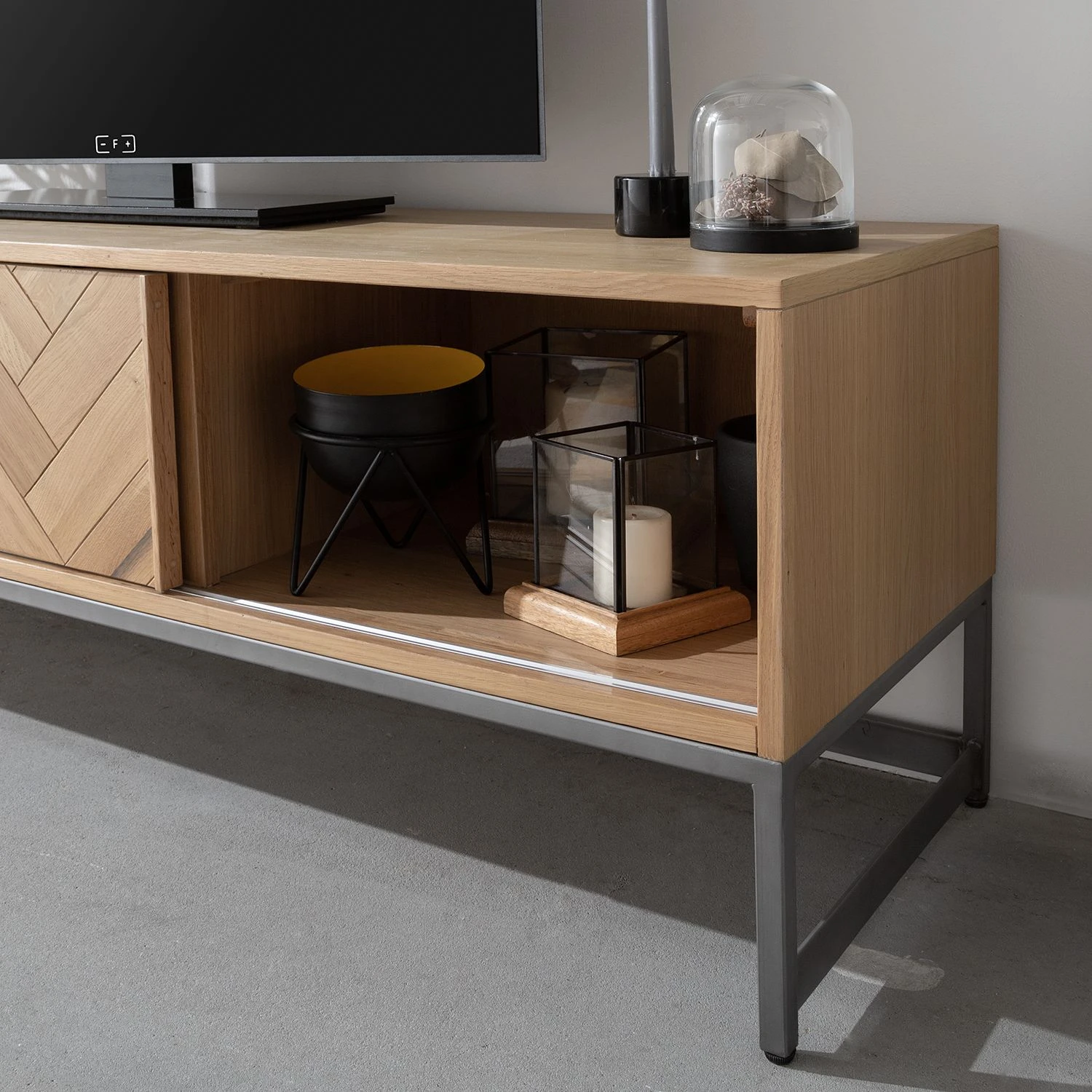 Ars manufacti TV-Lowboard Dharai - Echtholzfurnier / Metall - Eiche / Silber 13 Ars manufacti TV-Lowboard Dharai - Echtholzfurnier / Metall - Eiche / Silber – Bild 13