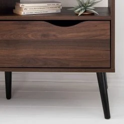 Mørteens TV-Lowboard Gjora II - Gummibaum teilmassiv - Walnuss -Wohnzimmermöbel boutique en ligne 1000123453 190325 11253000004 GALLERYIMAGES P000000001000123453