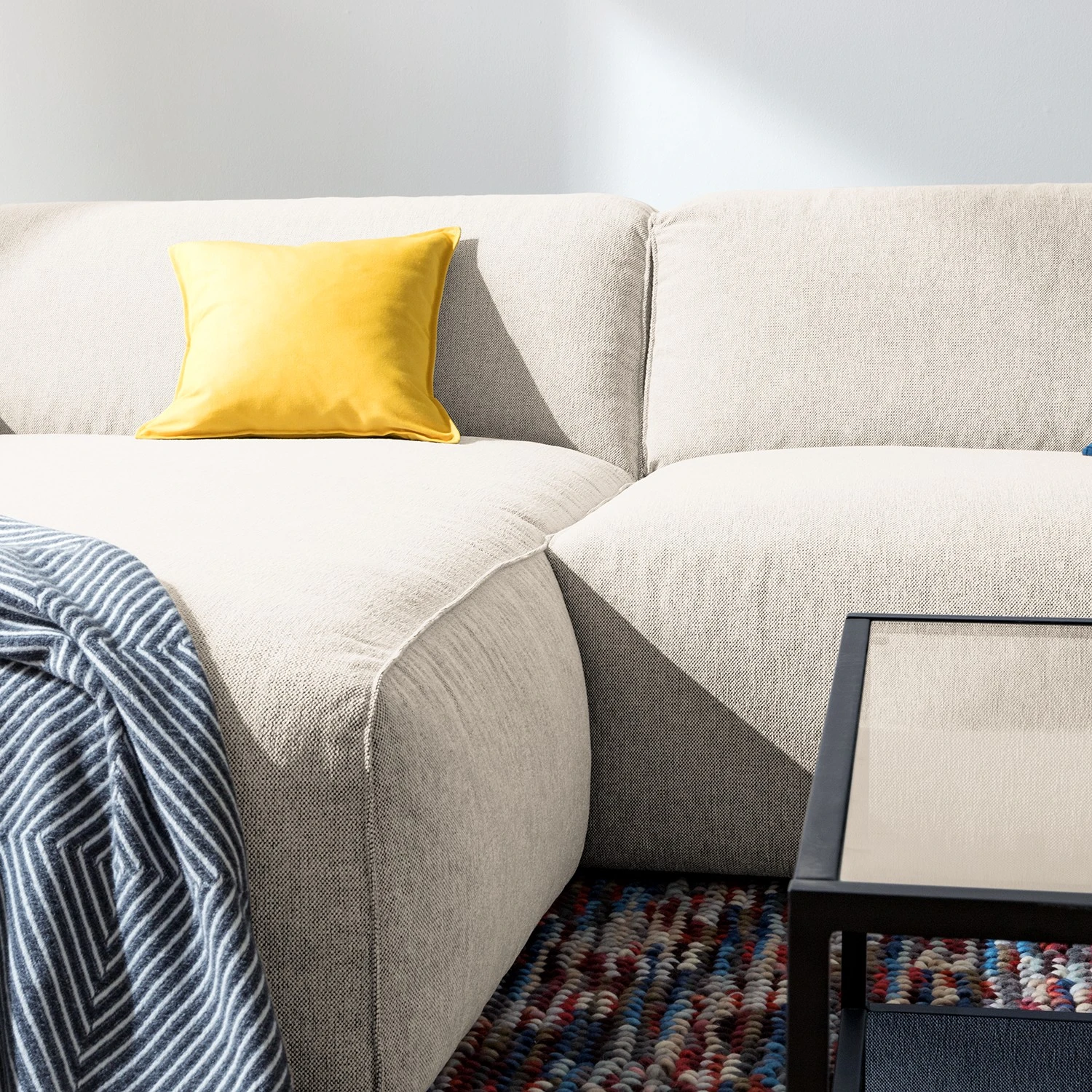 Studio Copenhagen Ecksofa HUDSON 1,5-Sitzer mit Longchair - Webstoff Saia: Beige - Longchair davorstehend links 9 Studio Copenhagen Ecksofa HUDSON 1,5-Sitzer mit Longchair - Webstoff Saia: Beige - Longchair davorstehend links – Bild 9