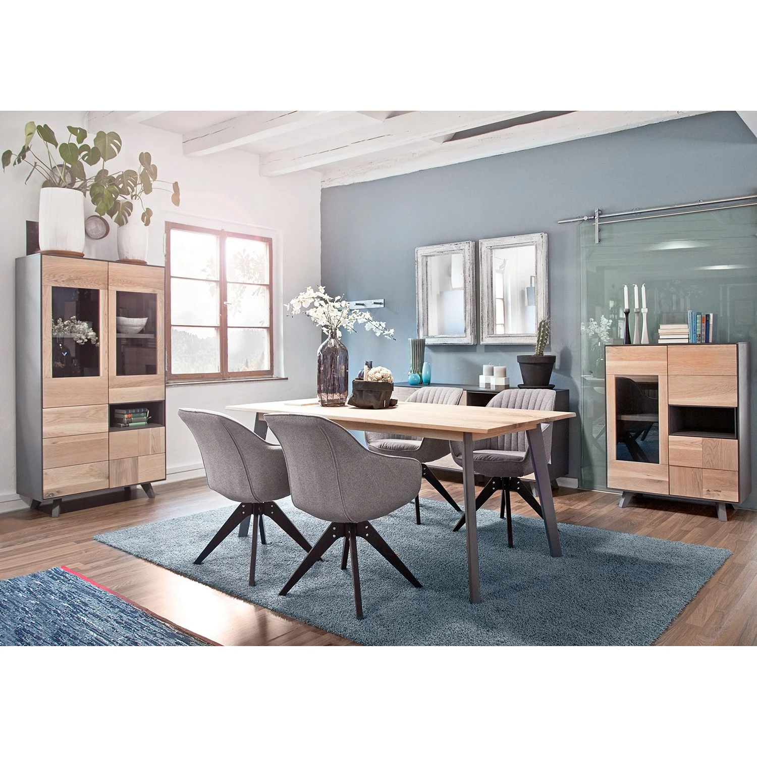 Norrwood Vitrinenschrank Colfax - Eiche teilmassiv - Eiche / Grau 2 Norrwood Vitrinenschrank Colfax - Eiche teilmassiv - Eiche / Grau – Bild 2