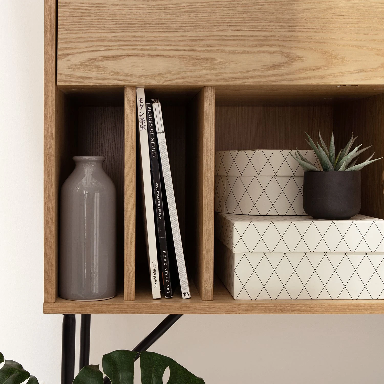 Studio Copenhagen Kommode Vallsta ll - Esche / Schwarz 17 Studio Copenhagen Kommode Vallsta ll - Esche / Schwarz – Bild 17