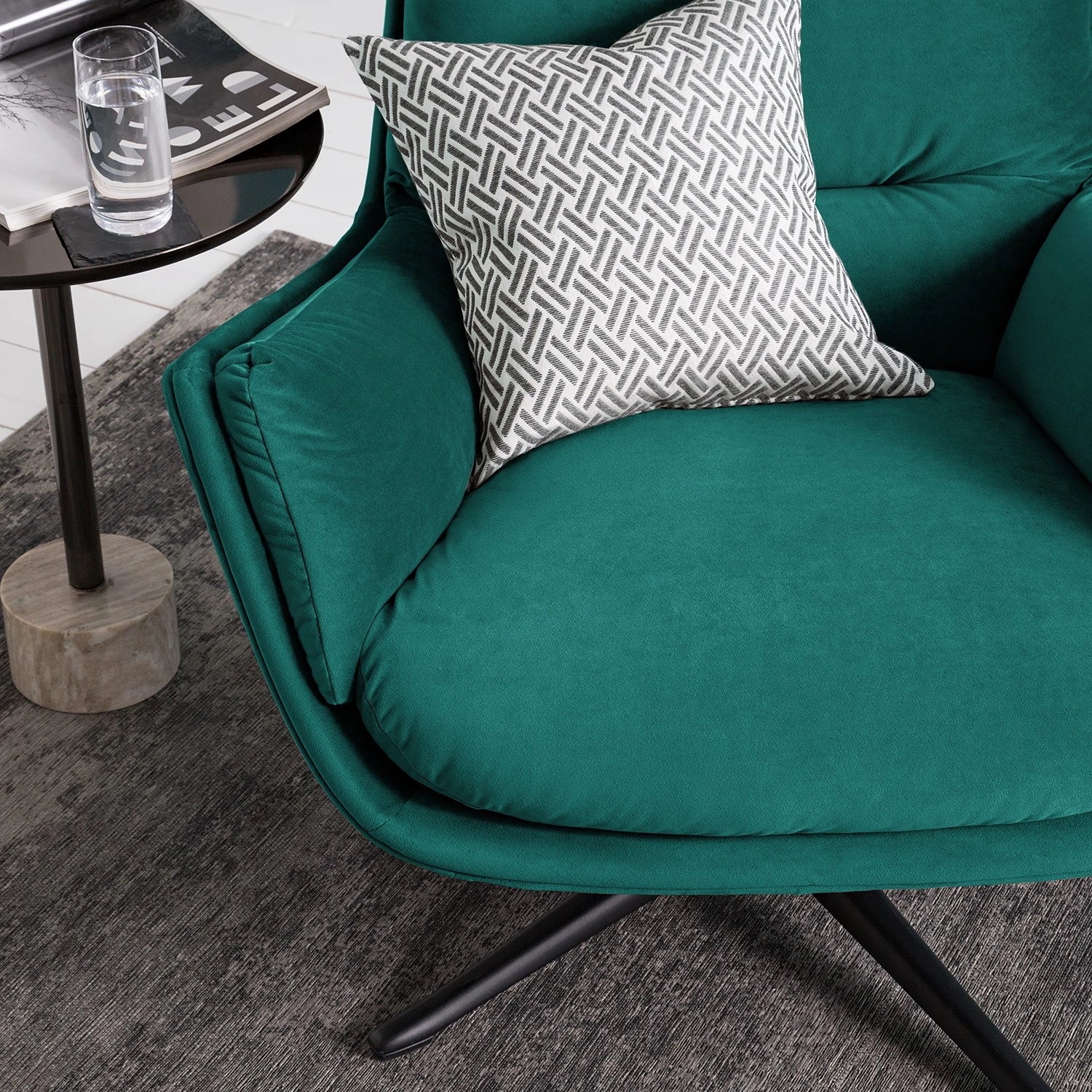 Studio Copenhagen Sessel Garbo IV - Samt Shyla: Petrol - Schwarz 8 Studio Copenhagen Sessel Garbo IV - Samt Shyla: Petrol - Schwarz – Bild 8