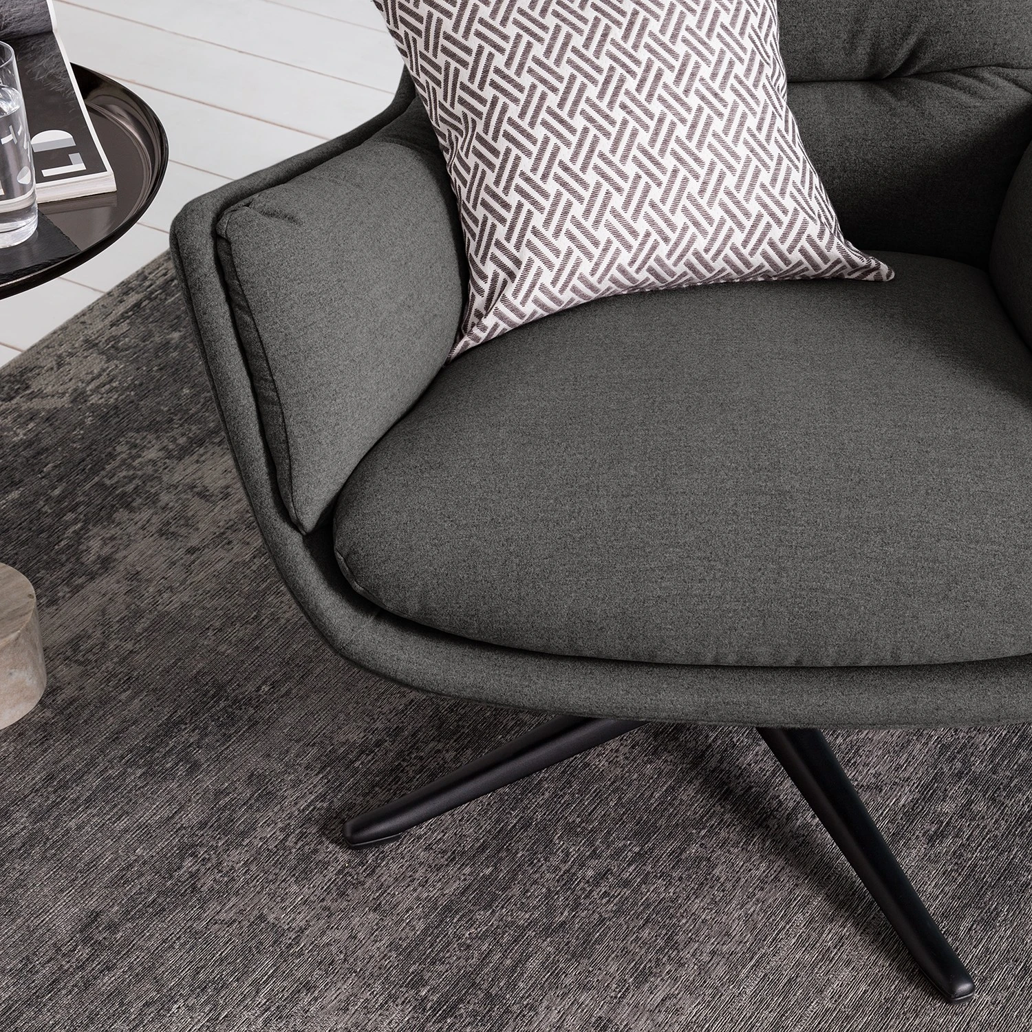 Studio Copenhagen Sessel Garbo III - Webstoff - Webstoff Milan: Anthrazit - Schwarz 8 Studio Copenhagen Sessel Garbo III - Webstoff - Webstoff Milan: Anthrazit - Schwarz – Bild 8