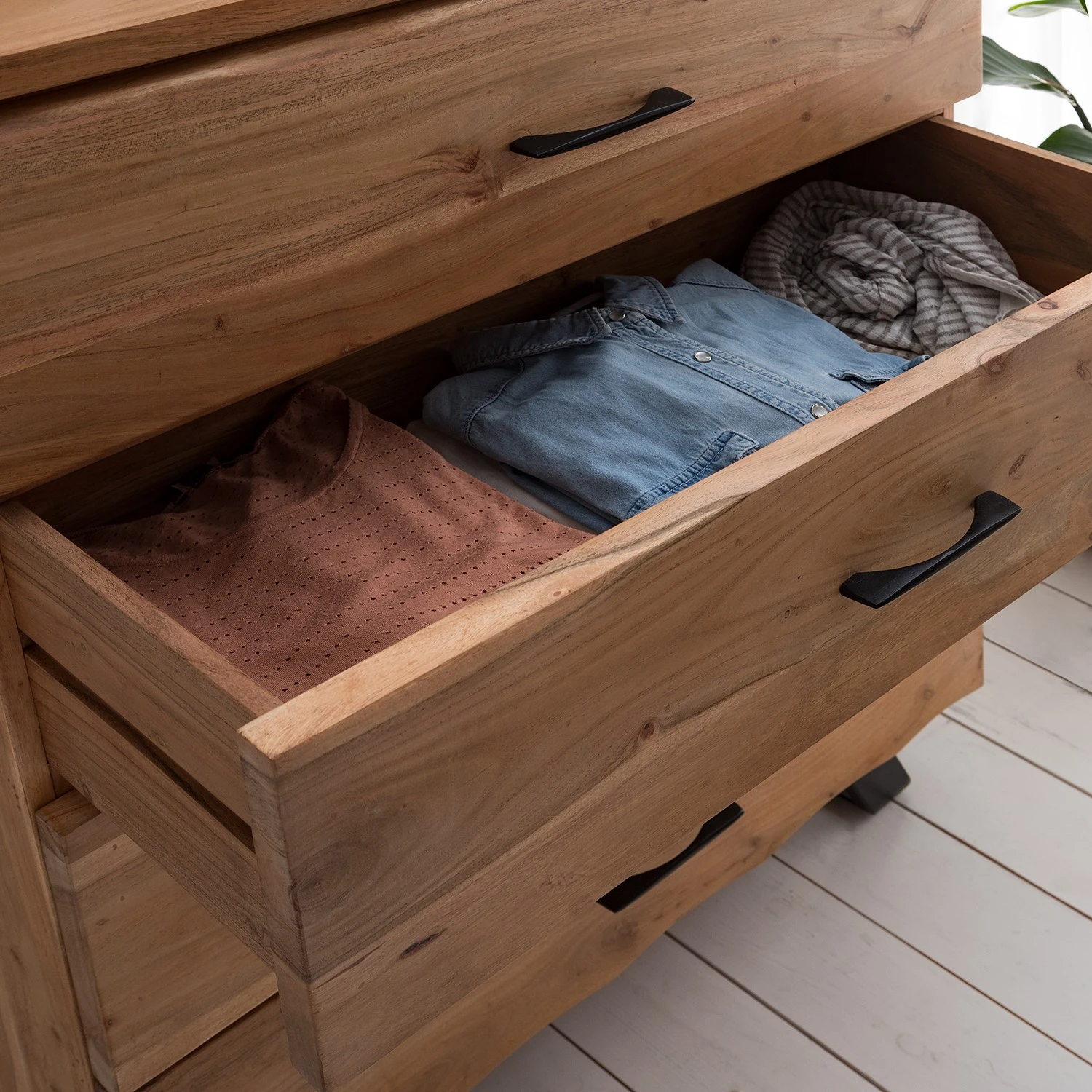 Ars Natura Kommode Vardo - Akazie massiv / Metall - Akazie / Schwarz 4 Ars Natura Kommode Vardo - Akazie massiv / Metall - Akazie / Schwarz – Bild 4