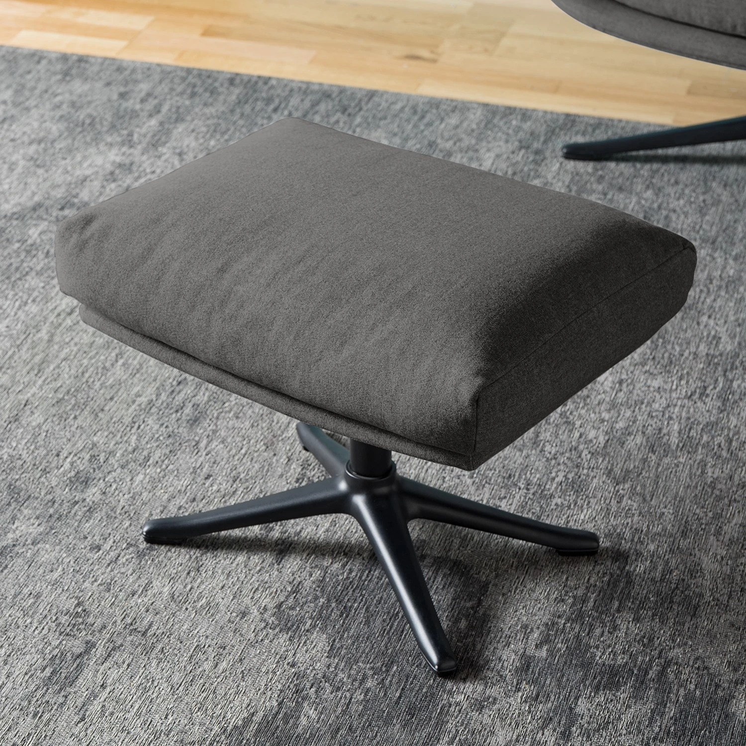 Studio Copenhagen Polsterhocker Garbo IX - Webstoff Milan: Anthrazit - Schwarz 3 Studio Copenhagen Polsterhocker Garbo IX - Webstoff Milan: Anthrazit - Schwarz – Bild 3