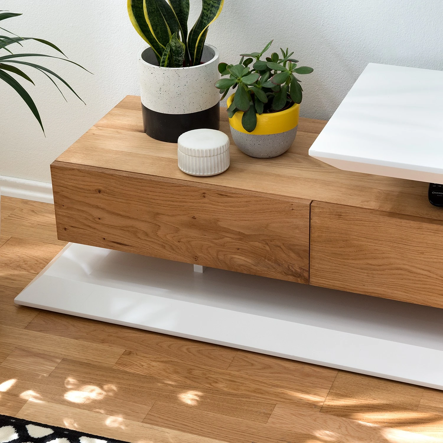 Fredriks TV-Lowboard Hensies - Matt Weiß / Asteiche 8 Fredriks TV-Lowboard Hensies - Matt Weiß / Asteiche – Bild 8