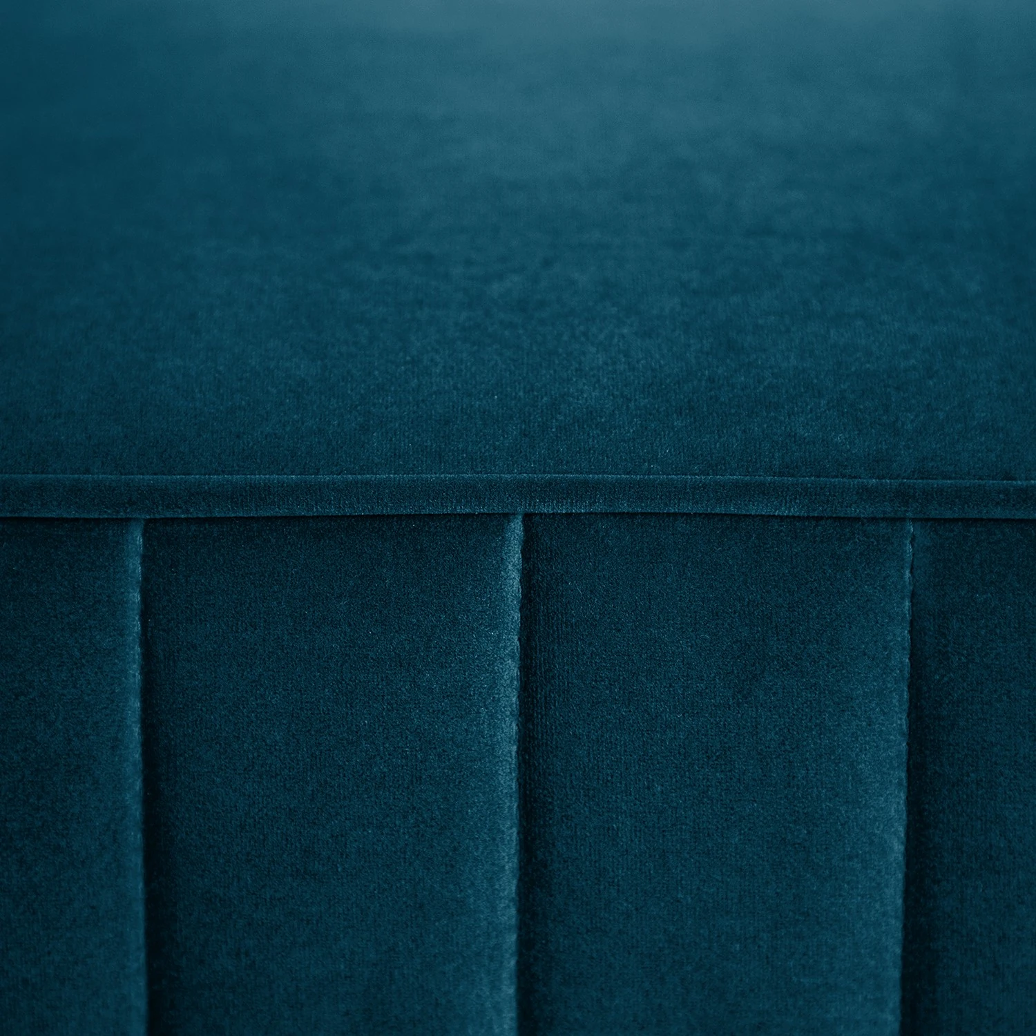 Jack & Alice Polsterhocker Raich I - Samt - Dunkelblau 9 Jack & Alice Polsterhocker Raich I - Samt - Dunkelblau – Bild 9