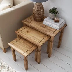 Maison Belfort Beistelltisch Finca Rustica (3er-Set) - Kiefer massiv - Kiefer Natur 20 Maison Belfort Beistelltisch Finca Rustica (3er-Set) - Kiefer massiv - Kiefer Natur -Wohnzimmermöbel boutique en ligne 1000178023 200511 14284600003 MOOD DETAILS P000000001000178023 mood