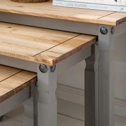 Maison Belfort Beistelltisch Finca Rustica (3er-Set) - Kiefer massiv - Kiefer Grau -Wohnzimmermöbel boutique en ligne 1000178043 200507 14232200008 DETAILS P000000001000178043