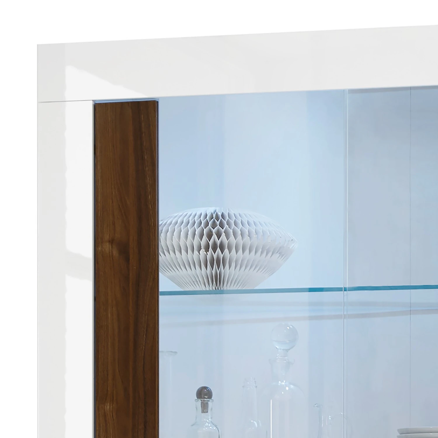 LC Spa Vitrinenschrank Urbino - Nussbaum Dekor / Weiß 9 LC Spa Vitrinenschrank Urbino - Nussbaum Dekor / Weiß – Bild 9