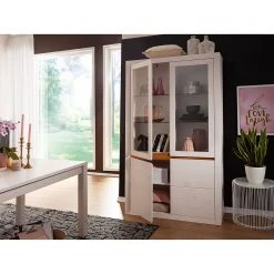 Naturoo Vitrinenschrank Maceio II - Kiefer Massiv - Kiefer Weiß 7 Naturoo Vitrinenschrank Maceio II - Kiefer Massiv - Kiefer Weiß -Wohnzimmermöbel boutique en ligne 1000180132 190718 07592900041 MOOD DETAILS P000000001000180132 mood