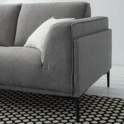 Fredriks Sofa Ainslie (2-Sitzer) - Webstoff - Grau 22 Fredriks Sofa Ainslie (2-Sitzer) - Webstoff - Grau -Wohnzimmermöbel boutique en ligne 1000180152 201027 05592500013 MOOD DETAILS P000000001000180152 mood