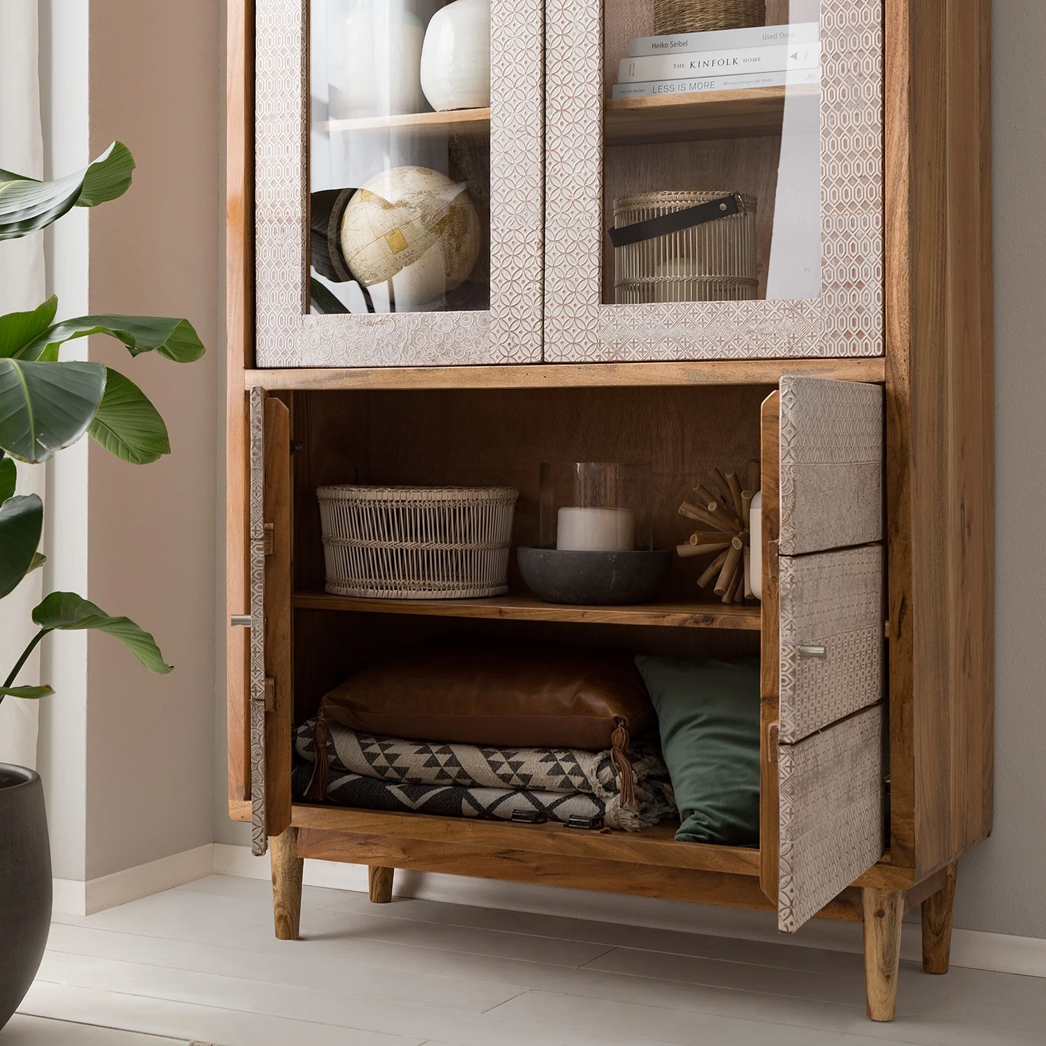 Ars manufacti Vitrinenschrank Buuda - Akazie massiv - Ecru / Akazie 6 Ars manufacti Vitrinenschrank Buuda - Akazie massiv - Ecru / Akazie – Bild 6