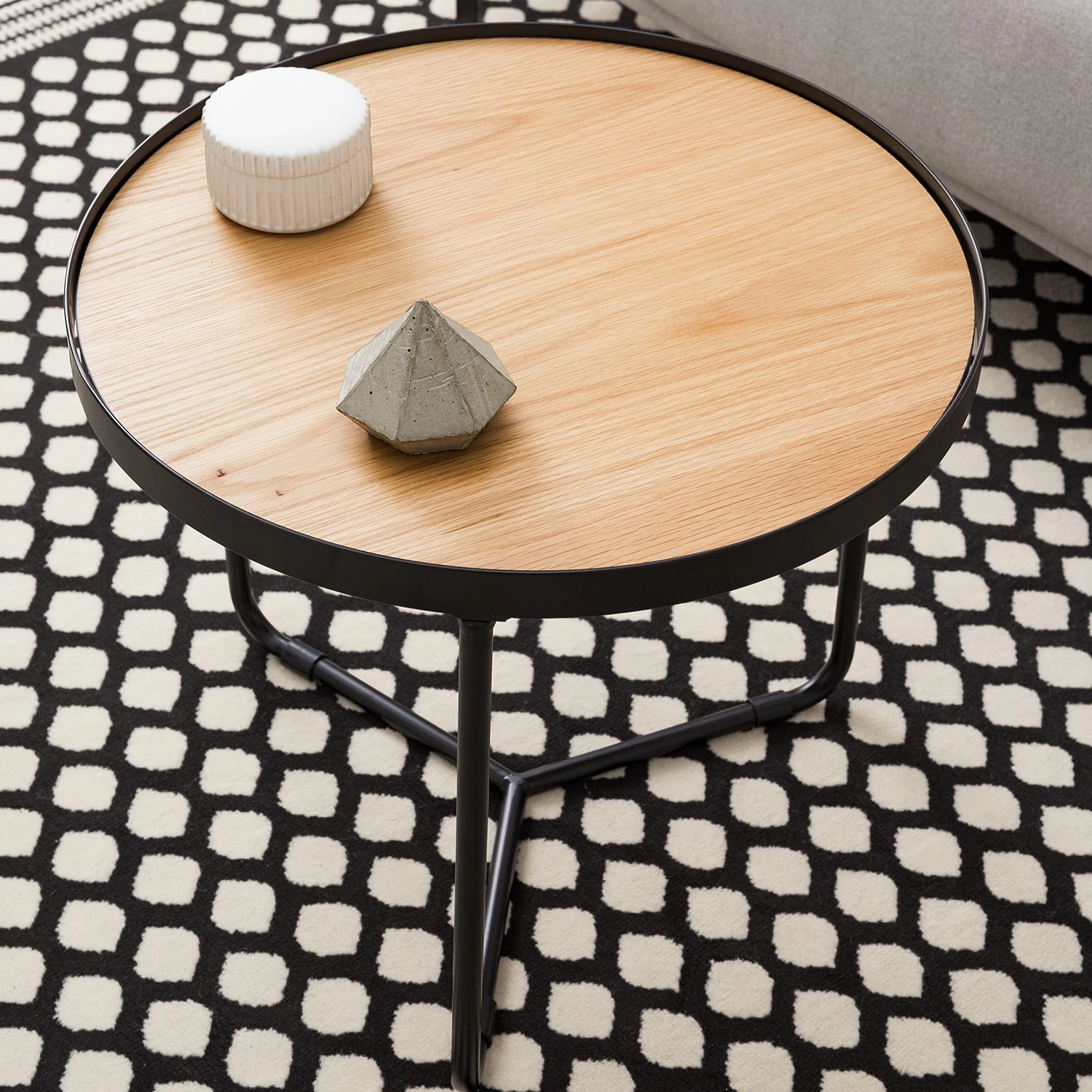 Fredriks Couchtisch Permet - Echtholzfurnier - Eiche / Schwarz - Durchmesser: 50 cm 2 Fredriks Couchtisch Permet - Echtholzfurnier - Eiche / Schwarz - Durchmesser: 50 cm – Bild 2