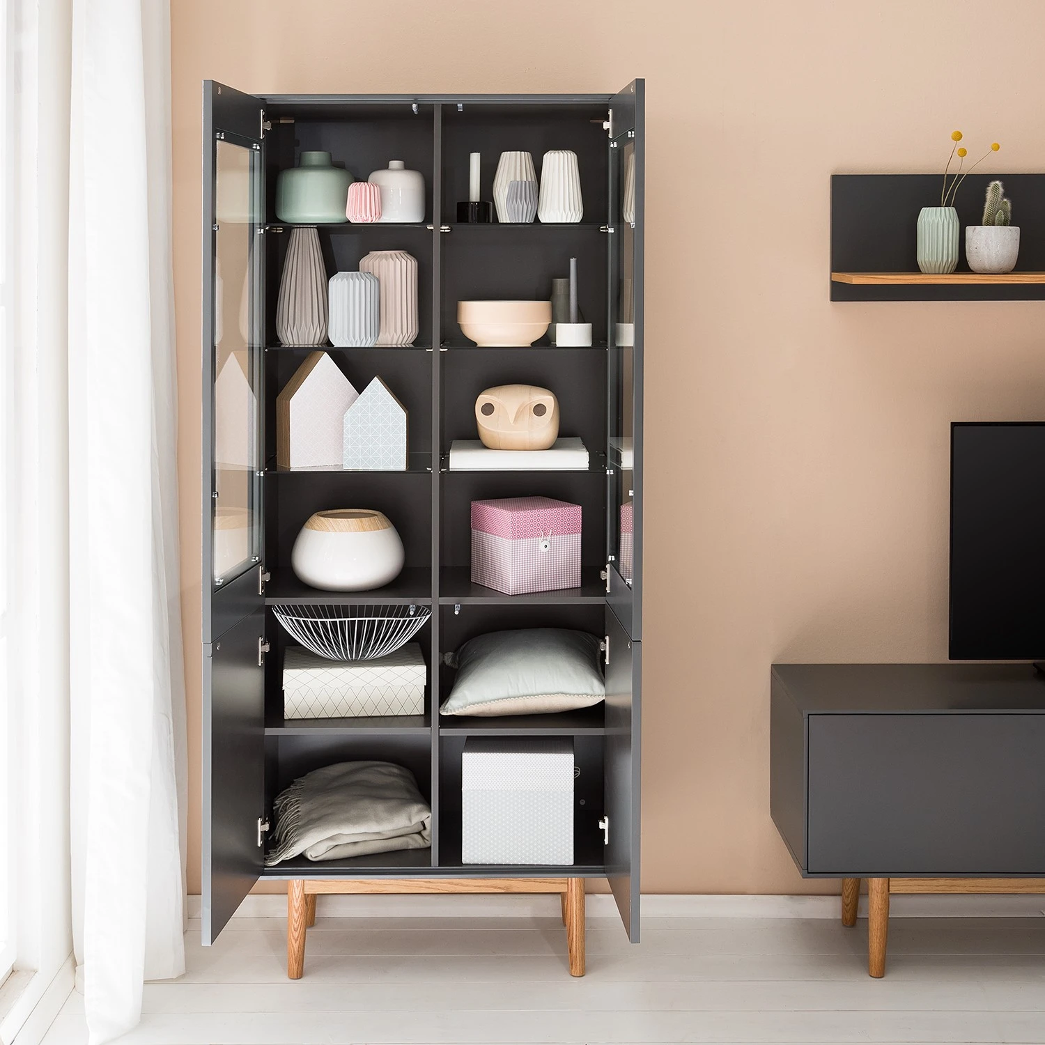 Mørteens Wohnwand Lindholm II (4-teilig) - Eiche teilmassiv - Grau 11 Mørteens Wohnwand Lindholm II (4-teilig) - Eiche teilmassiv - Grau – Bild 11