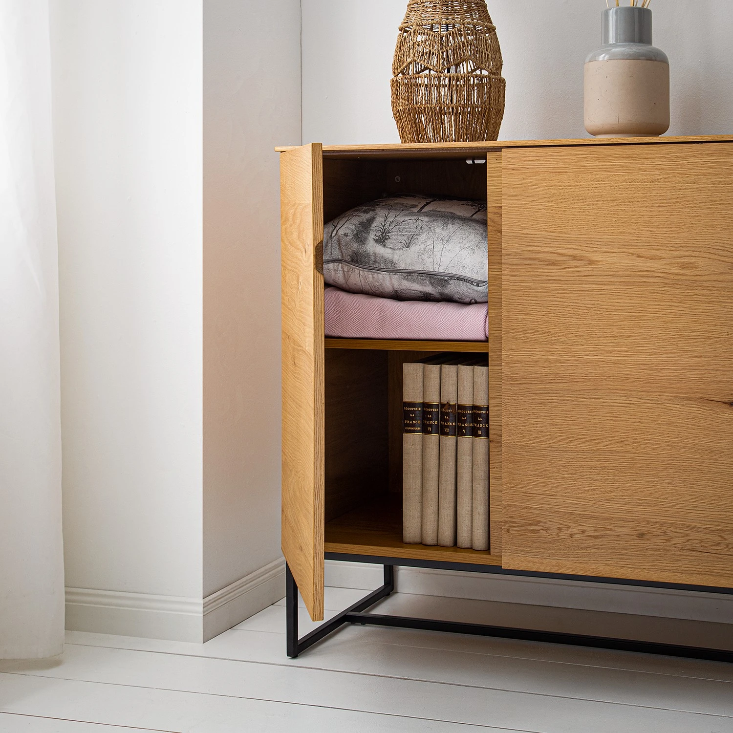 Ars Natura Sideboard Nozza I - Echtholzfurnier - Eiche / Schwarz 15 Ars Natura Sideboard Nozza I - Echtholzfurnier - Eiche / Schwarz – Bild 15