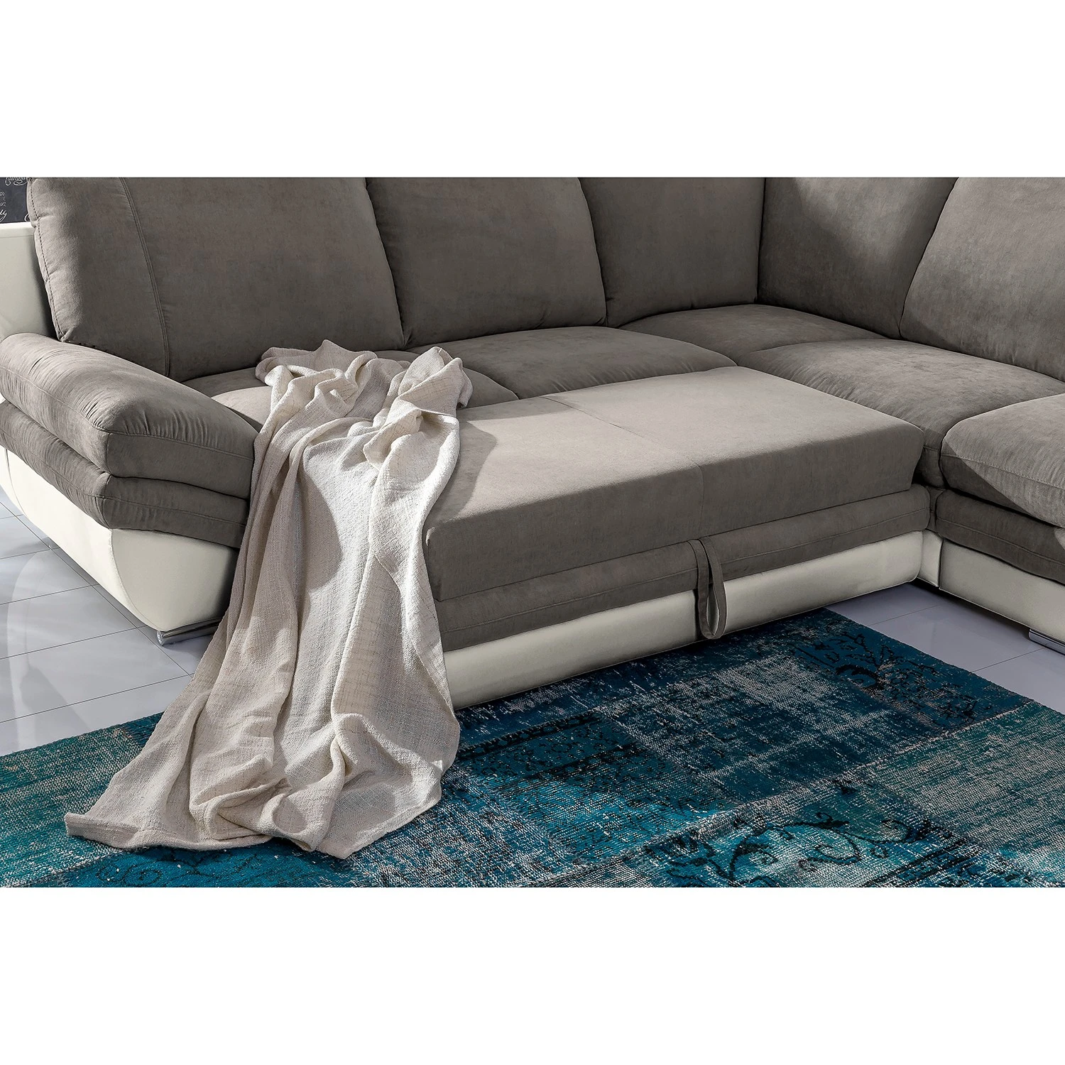 Fredriks Ecksofa Gerton - Kunstleder - Grauweiß - Ottomane davorstehend rechts 11 Fredriks Ecksofa Gerton - Kunstleder - Grauweiß - Ottomane davorstehend rechts – Bild 11