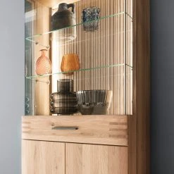 Loftscape Standvitrine Salvo - Eiche teilmassiv - Balkeneiche Bianco / Grau -Wohnzimmermöbel boutique en ligne 1000207372 200317 14303500201 DETAILS P000000001000207372