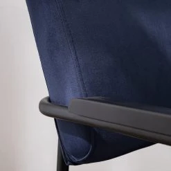 Mørteens Sessel Narpes - Samt - Dunkelblau -Wohnzimmermöbel boutique en ligne 1000208971 210302 14094400012 DETAILS P000000001000208971