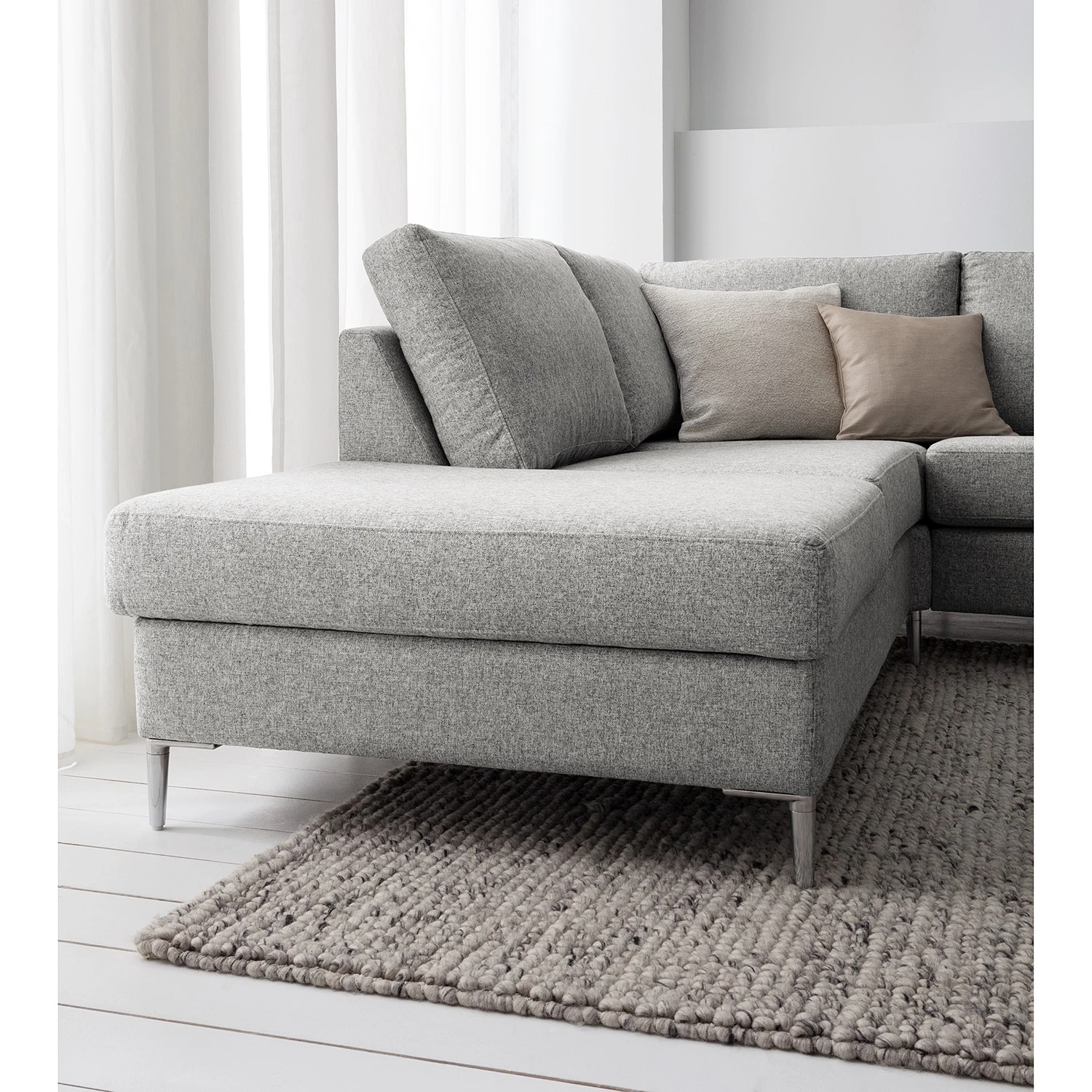 Studio Copenhagen Wohnlandschaft COSO Classic+ - Webstoff Inze: Hellgrau - Longchair davorstehend rechts / Ottomane links - Bettkasten - Chrom glänzend 15 Studio Copenhagen Wohnlandschaft COSO Classic+ - Webstoff Inze: Hellgrau - Longchair davorstehend rechts / Ottomane links - Bettkasten - Chrom glänzend – Bild 15