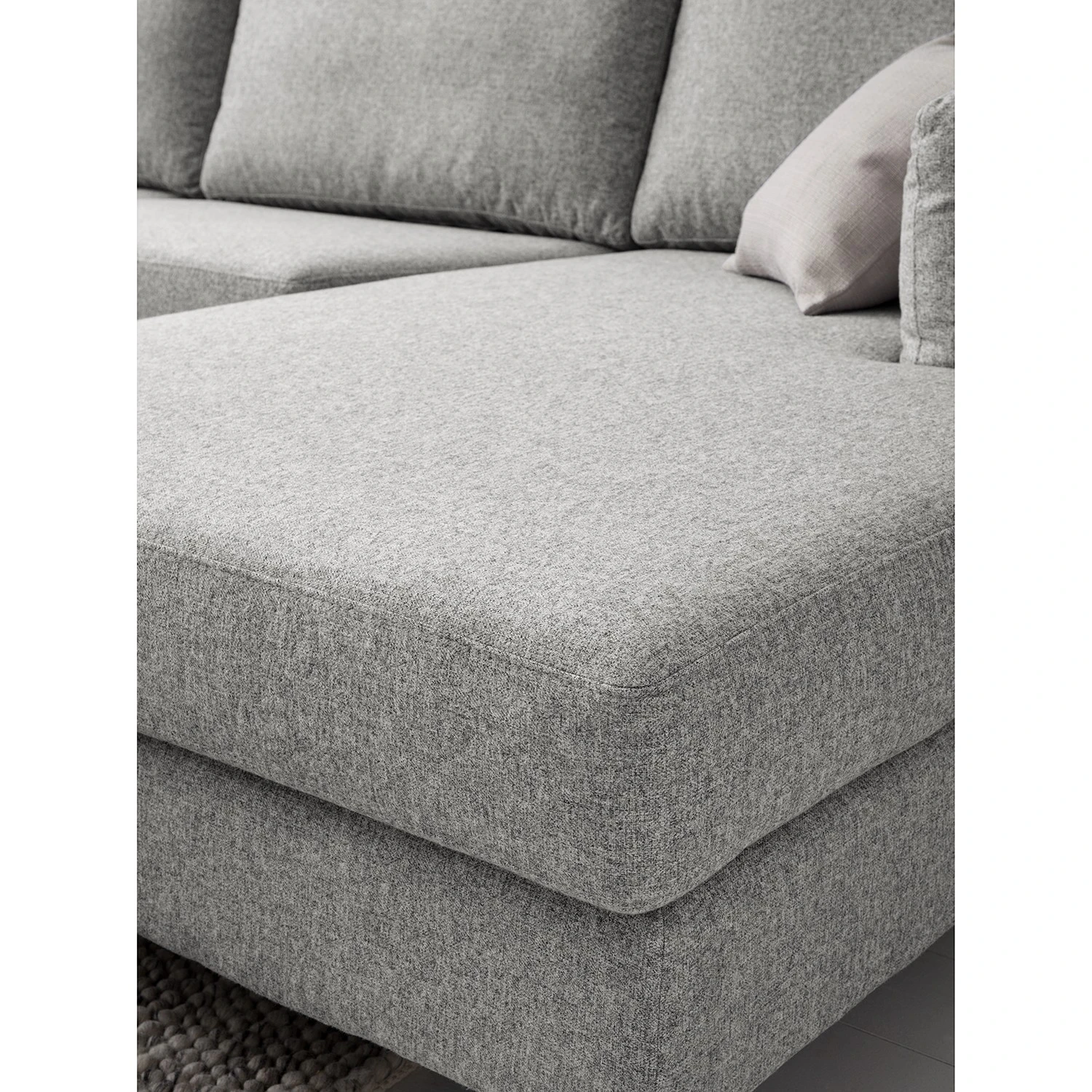 Studio Copenhagen Wohnlandschaft COSO Classic+ - Webstoff Inze: Hellgrau - Longchair davorstehend rechts / Ottomane links - Bettkasten - Chrom glänzend 11 Studio Copenhagen Wohnlandschaft COSO Classic+ - Webstoff Inze: Hellgrau - Longchair davorstehend rechts / Ottomane links - Bettkasten - Chrom glänzend – Bild 11