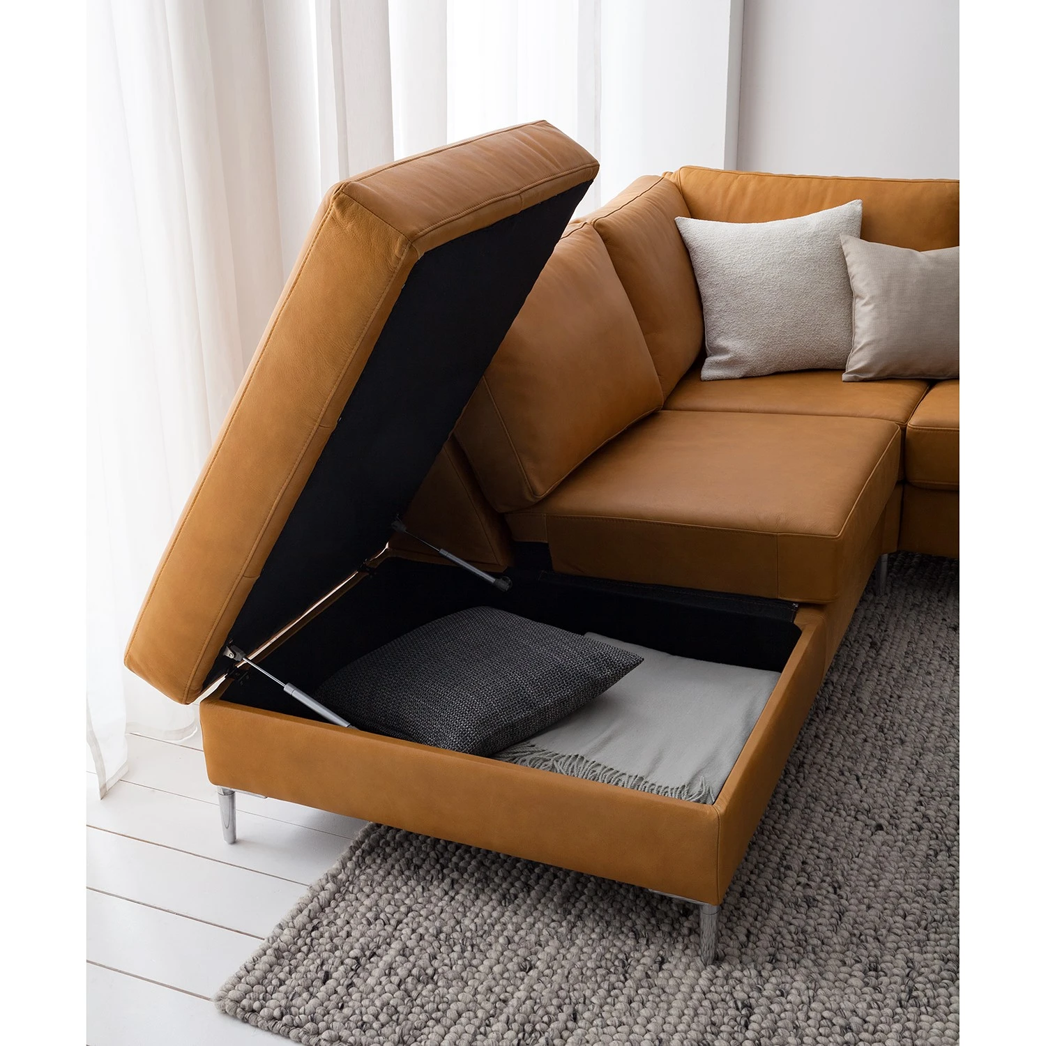 Studio Copenhagen Wohnlandschaft COSO Classic+ - Echtleder Taru: Hellbraun - Longchair davorstehend rechts / Ottomane links - Bettkasten - Chrom glänzend 12 Studio Copenhagen Wohnlandschaft COSO Classic+ - Echtleder Taru: Hellbraun - Longchair davorstehend rechts / Ottomane links - Bettkasten - Chrom glänzend – Bild 12