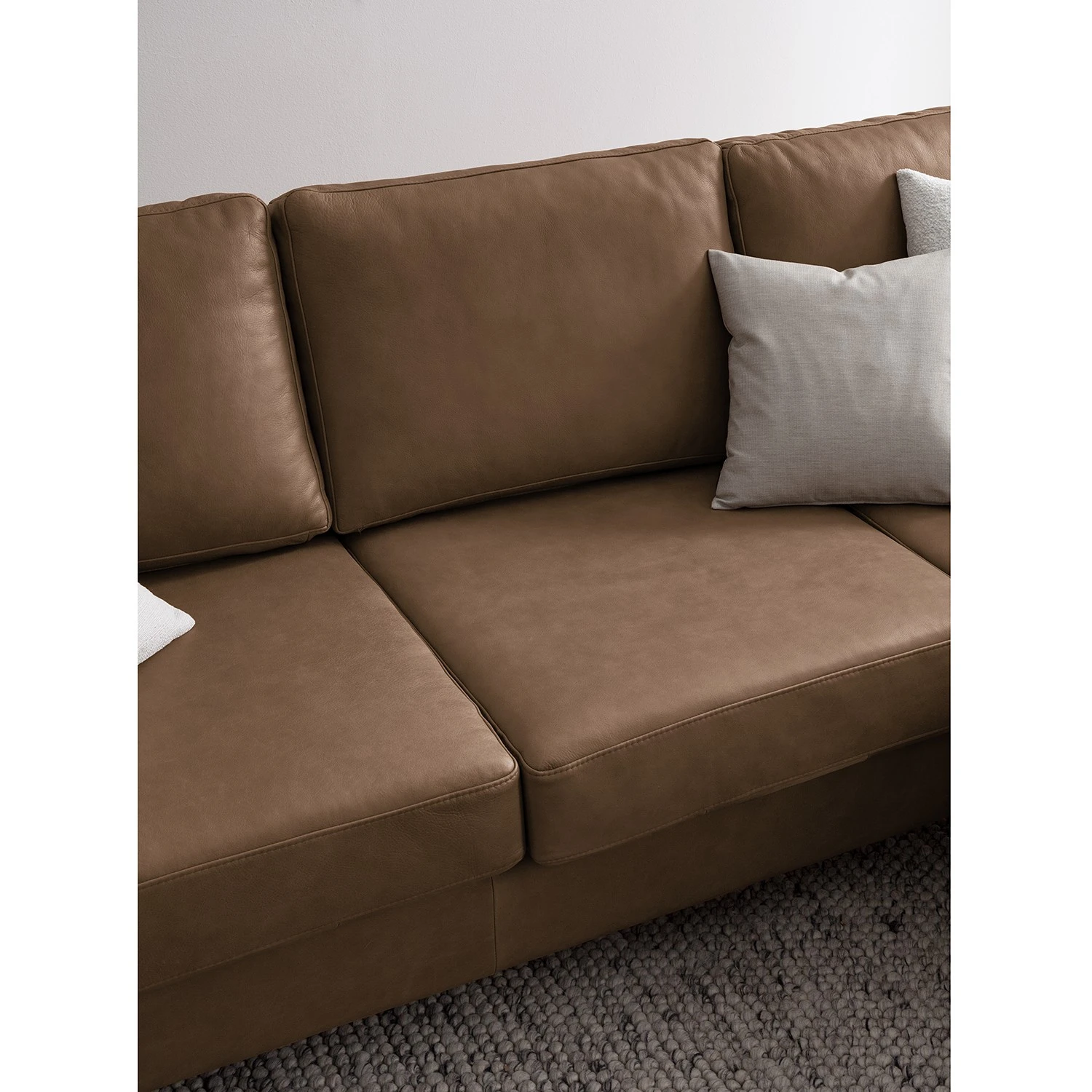 Studio Copenhagen Ecksofa COSO Classic+ mit Ottomane - Echtleder Taru: Nougat - Breite: 245 cm - Ottomane davorstehend rechts - Bettkasten - Eiche Dunkel 13 Studio Copenhagen Ecksofa COSO Classic+ mit Ottomane - Echtleder Taru: Nougat - Breite: 245 cm - Ottomane davorstehend rechts - Bettkasten - Eiche Dunkel – Bild 13