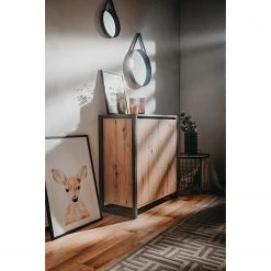 Red Living Kommode Denville I - Eiche Artisan Dekor / Anthrazit 11 Red Living Kommode Denville I - Eiche Artisan Dekor / Anthrazit -Wohnzimmermöbel boutique en ligne 1000214486 200608 14145800005 MOOD DETAILS P000000001000214486 mood