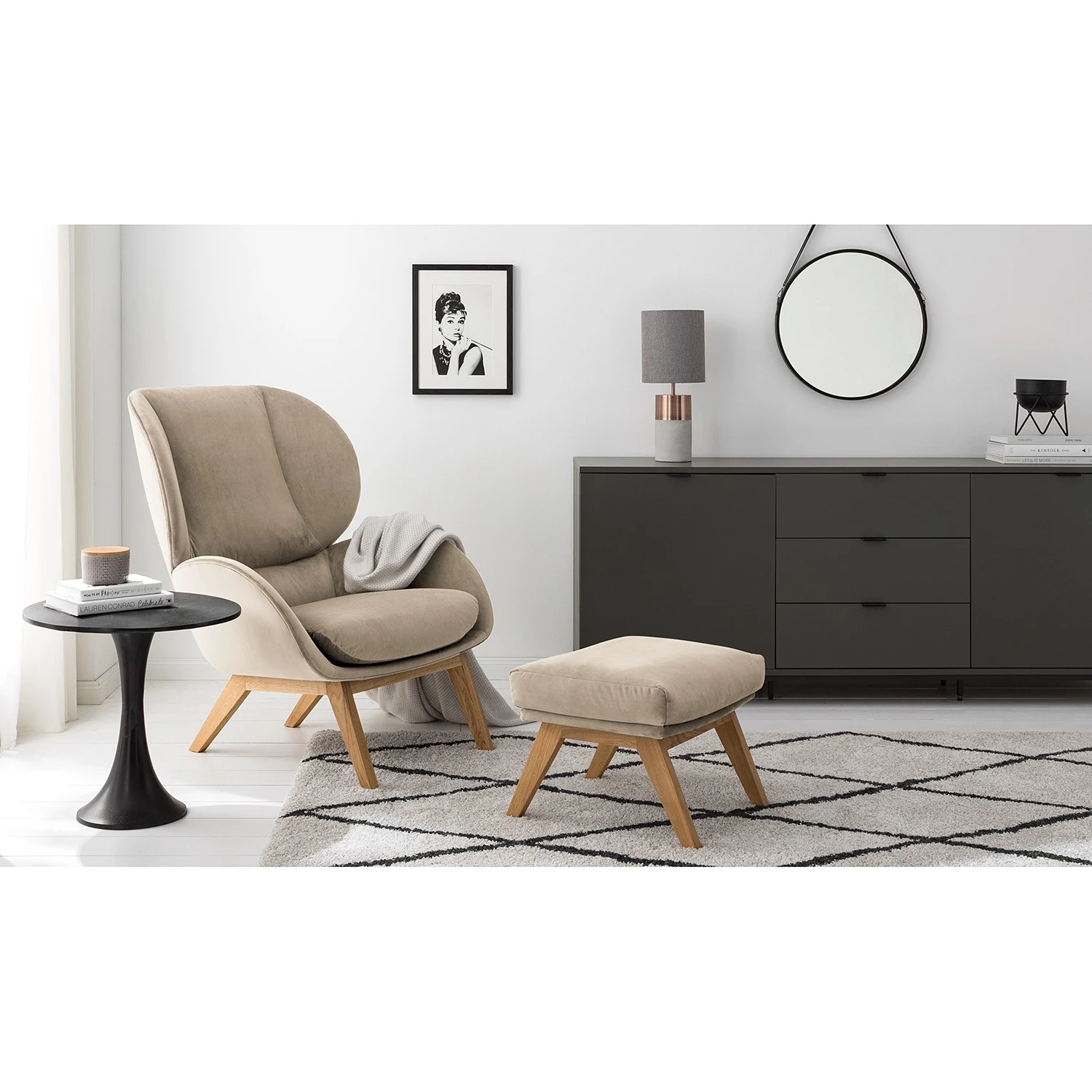 Studio Copenhagen Sessel Marols - Samt Shyla: Beige - Eiche Hell 2 Studio Copenhagen Sessel Marols - Samt Shyla: Beige - Eiche Hell – Bild 2