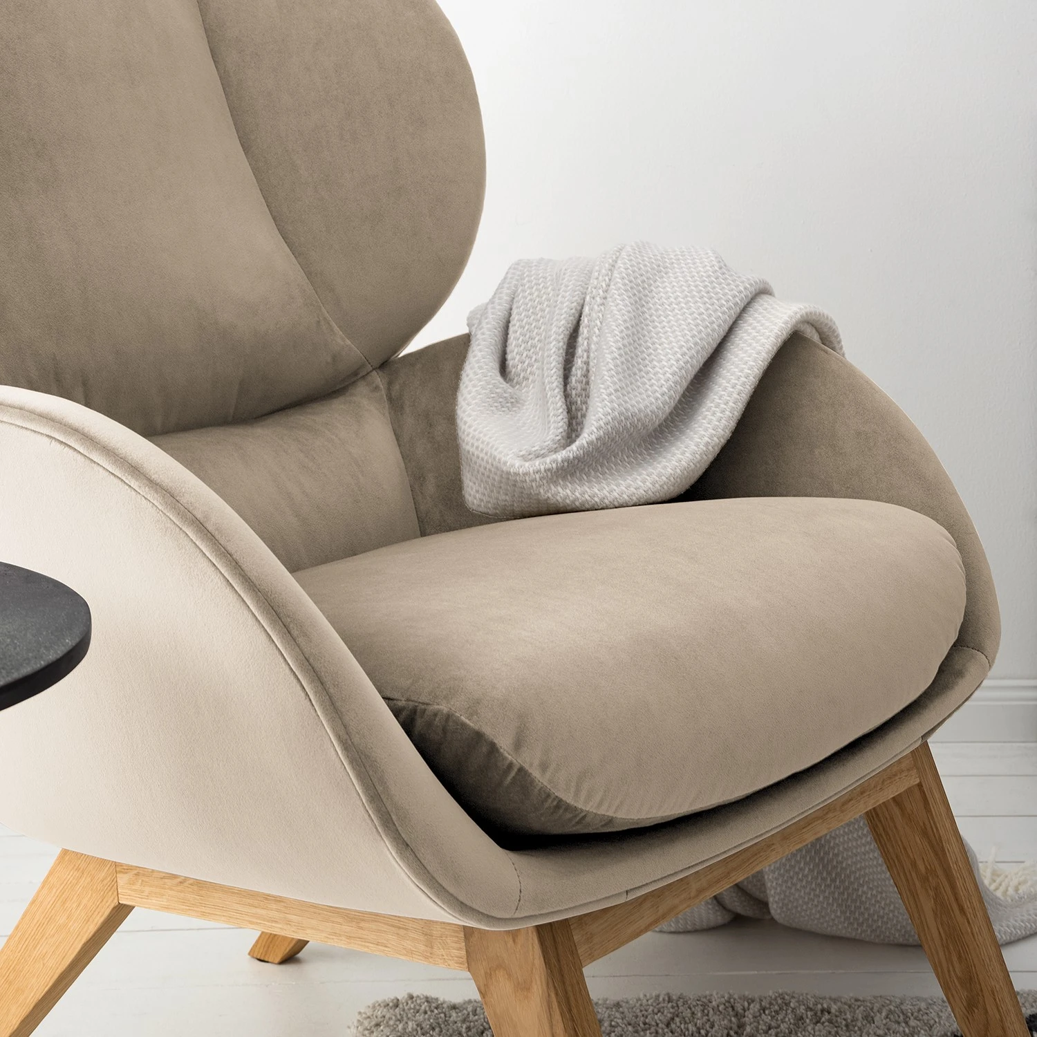 Studio Copenhagen Sessel Marols - Samt Shyla: Beige - Eiche Hell 7 Studio Copenhagen Sessel Marols - Samt Shyla: Beige - Eiche Hell – Bild 7