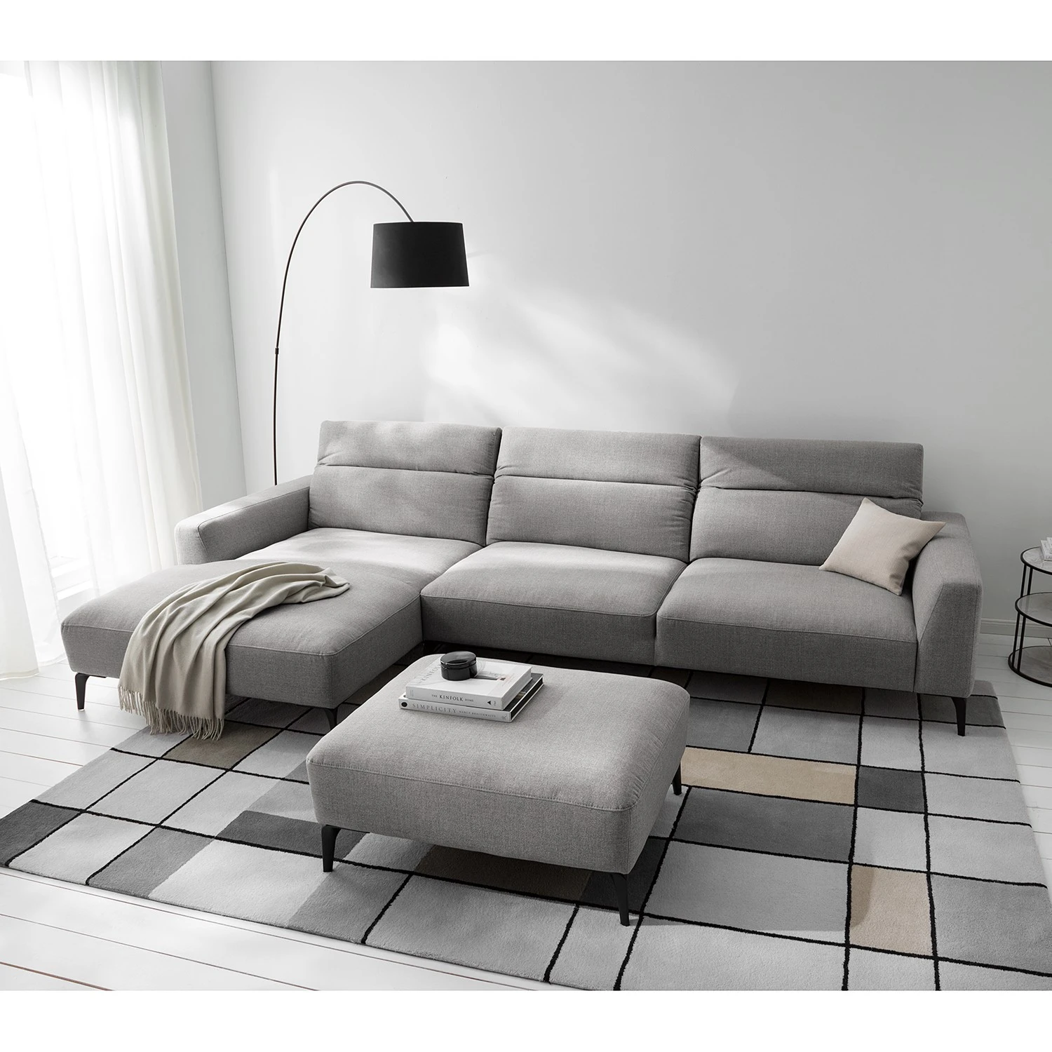 Studio Copenhagen Polsterhocker Berrie - Webstoff Milan: Hellgrau 2 Studio Copenhagen Polsterhocker Berrie - Webstoff Milan: Hellgrau – Bild 2